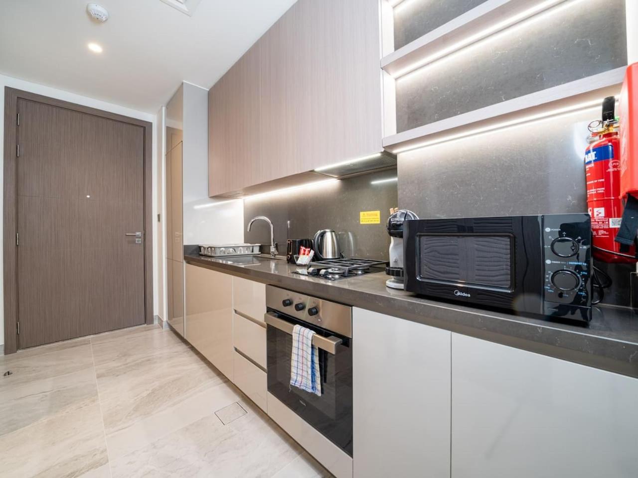 Luxury Studio in Peninsula Five, Business Bay