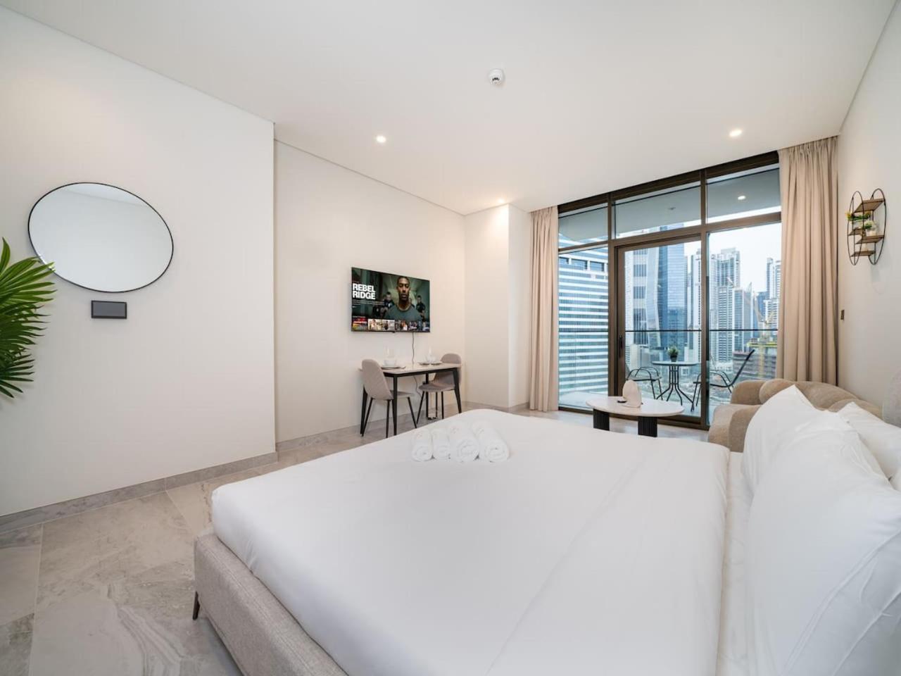 Luxury Studio in Peninsula Five, Business Bay