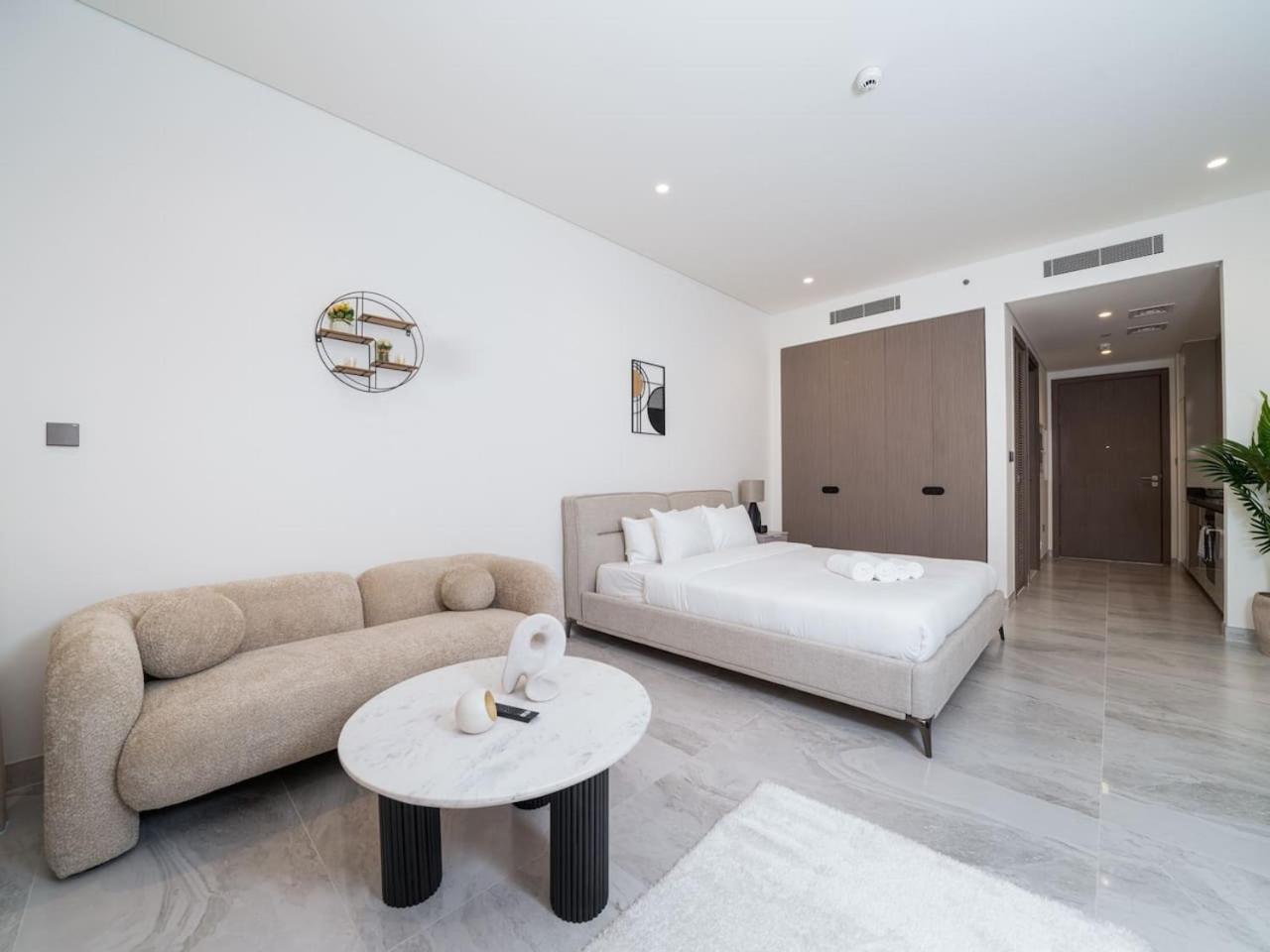 Luxury Studio in Peninsula Five, Business Bay