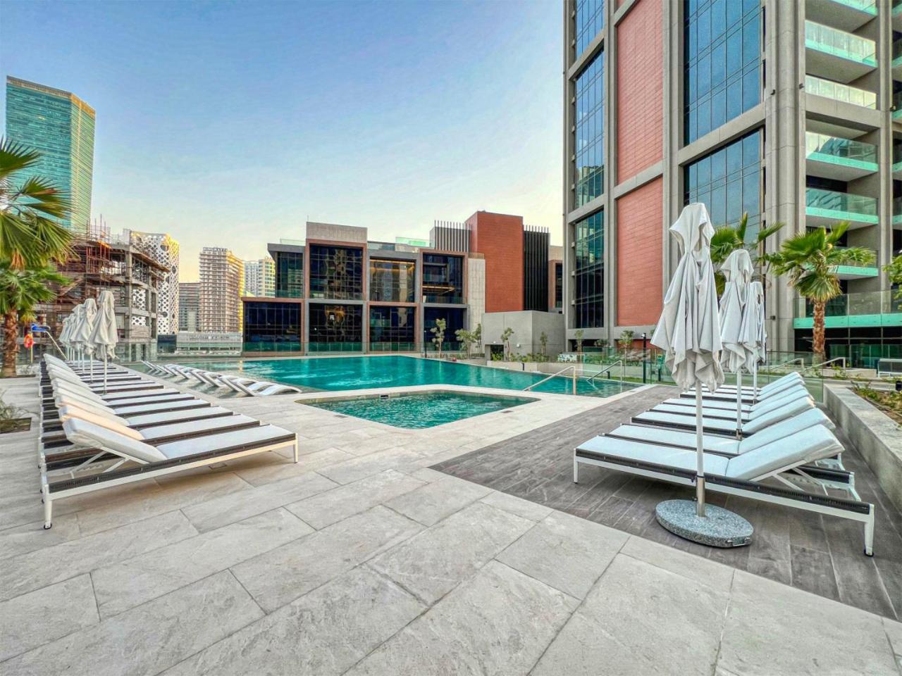 Luxury Studio in Peninsula Five, Business Bay