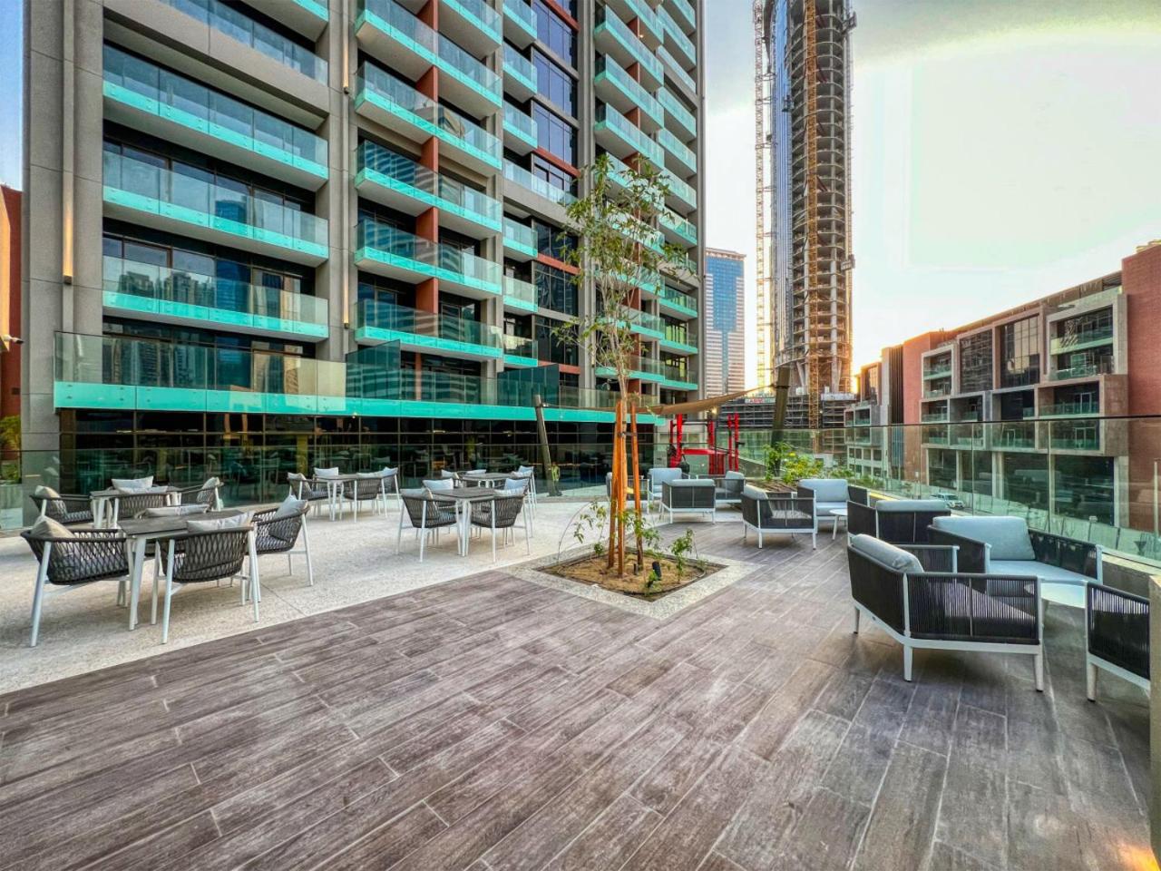 Luxury Studio in Peninsula Five, Business Bay
