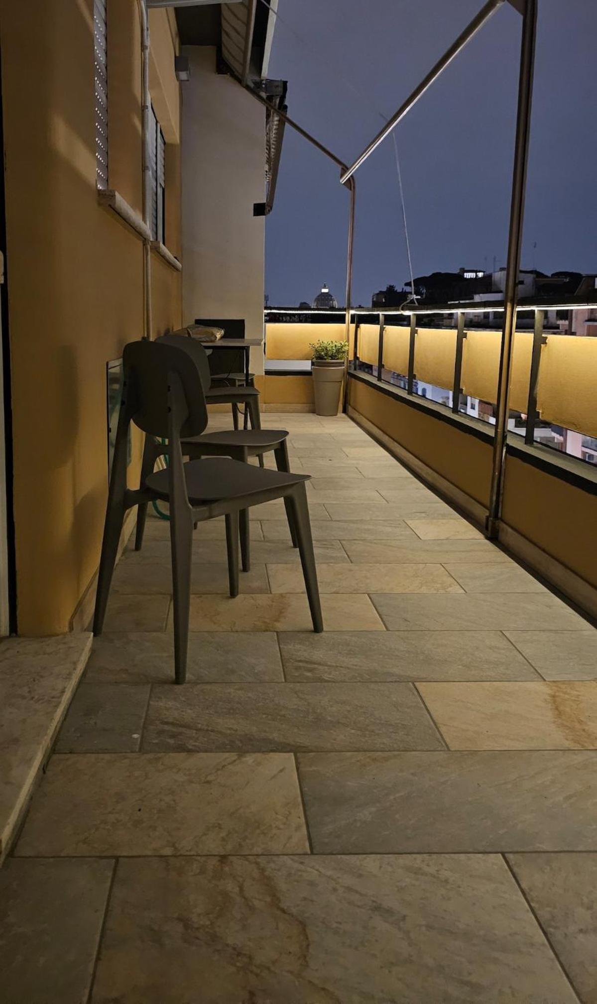 Upper San Pietro elegant flat on metro A with a view