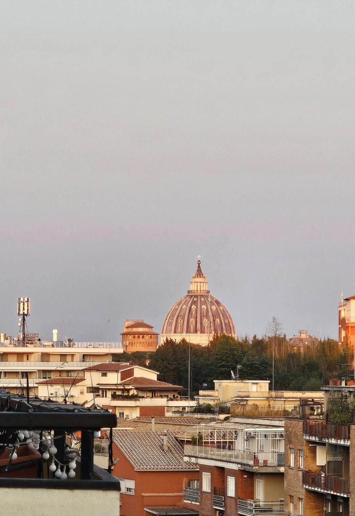 Upper San Pietro elegant flat on metro A with a view