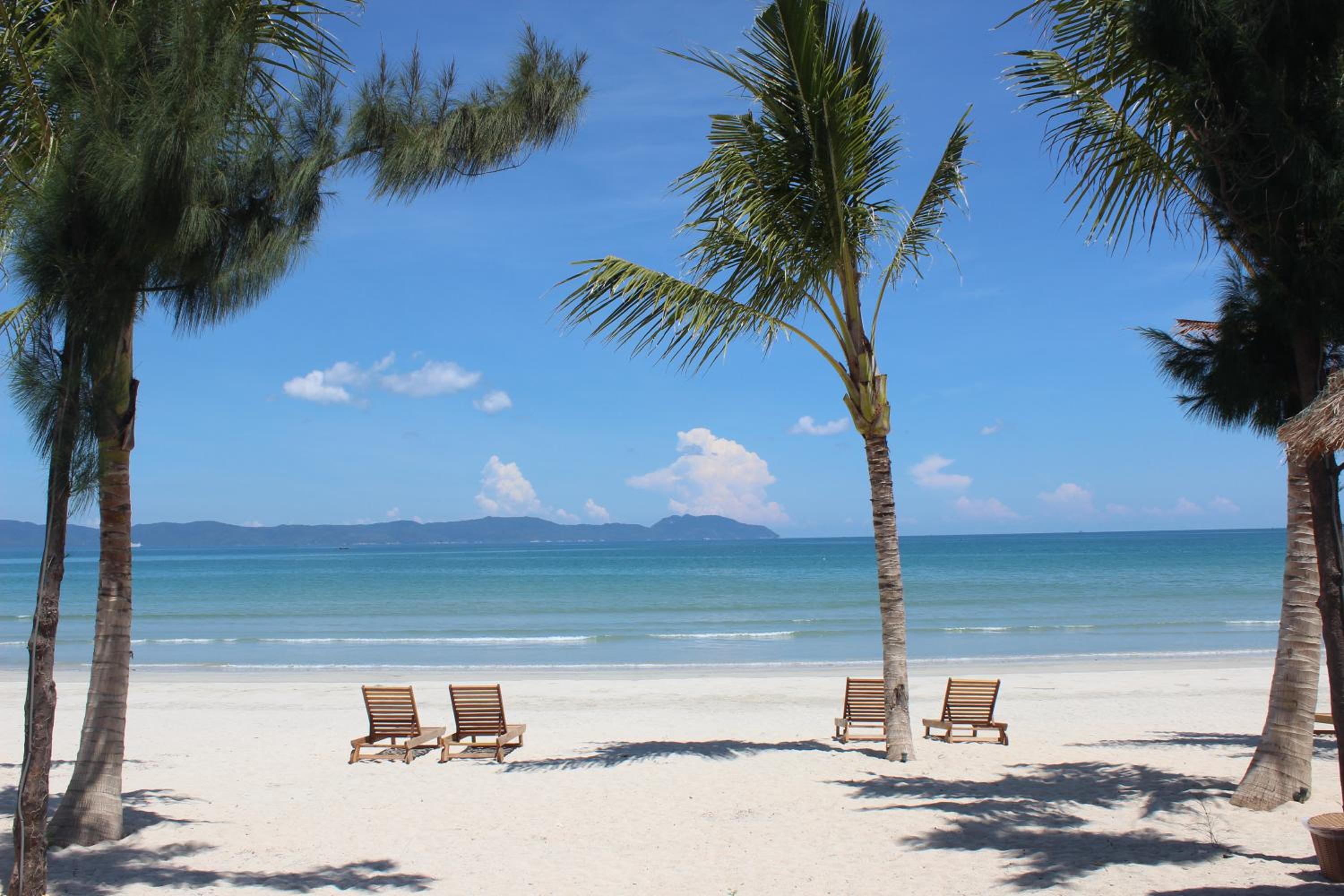 GM Doc Let Beach Resort & Spa