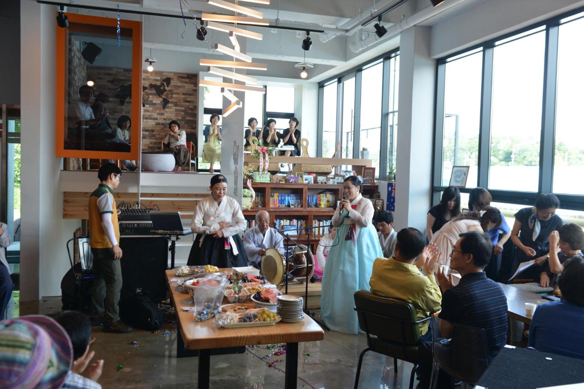 Andong Poong-gyung HOSTEL n LIBRARY