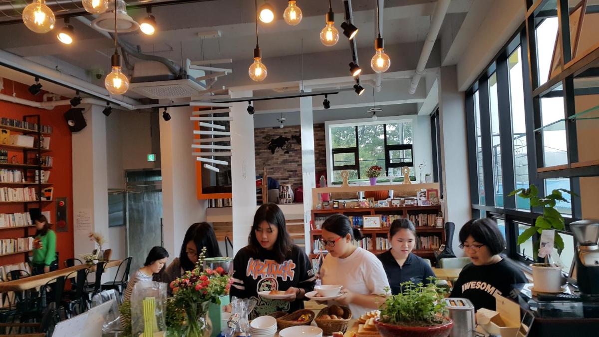 Andong Poong-gyung HOSTEL n LIBRARY