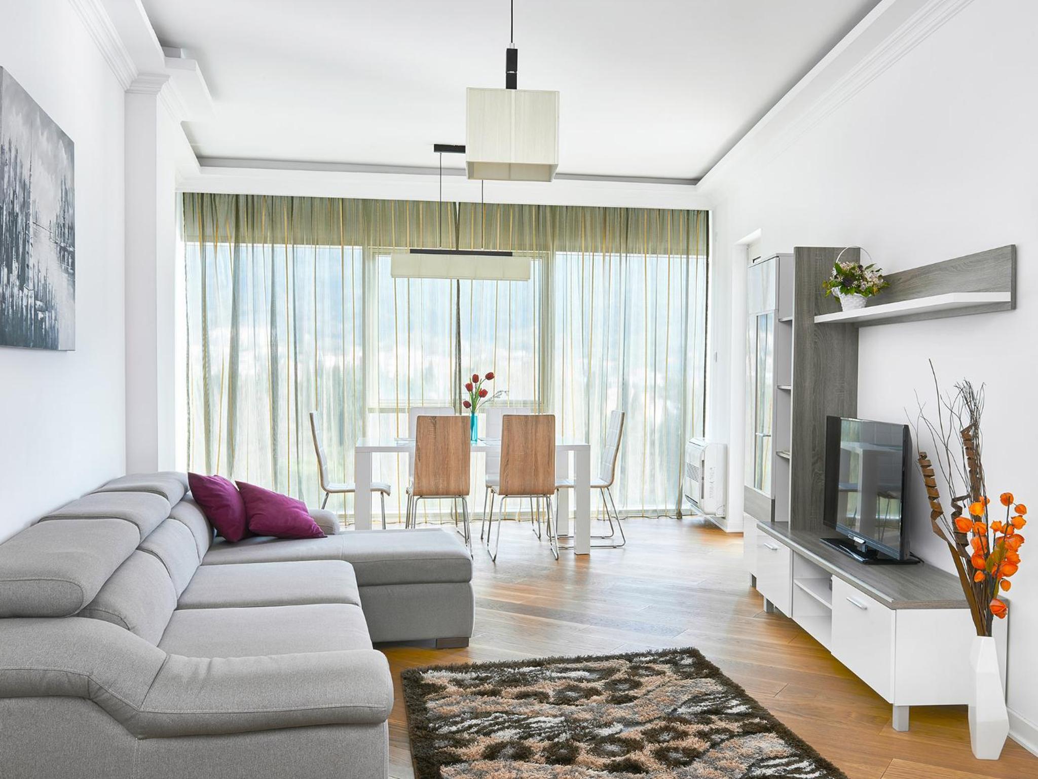 Lux Apartments Sunrior view 3