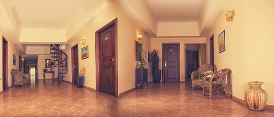 Lobby & Reception
