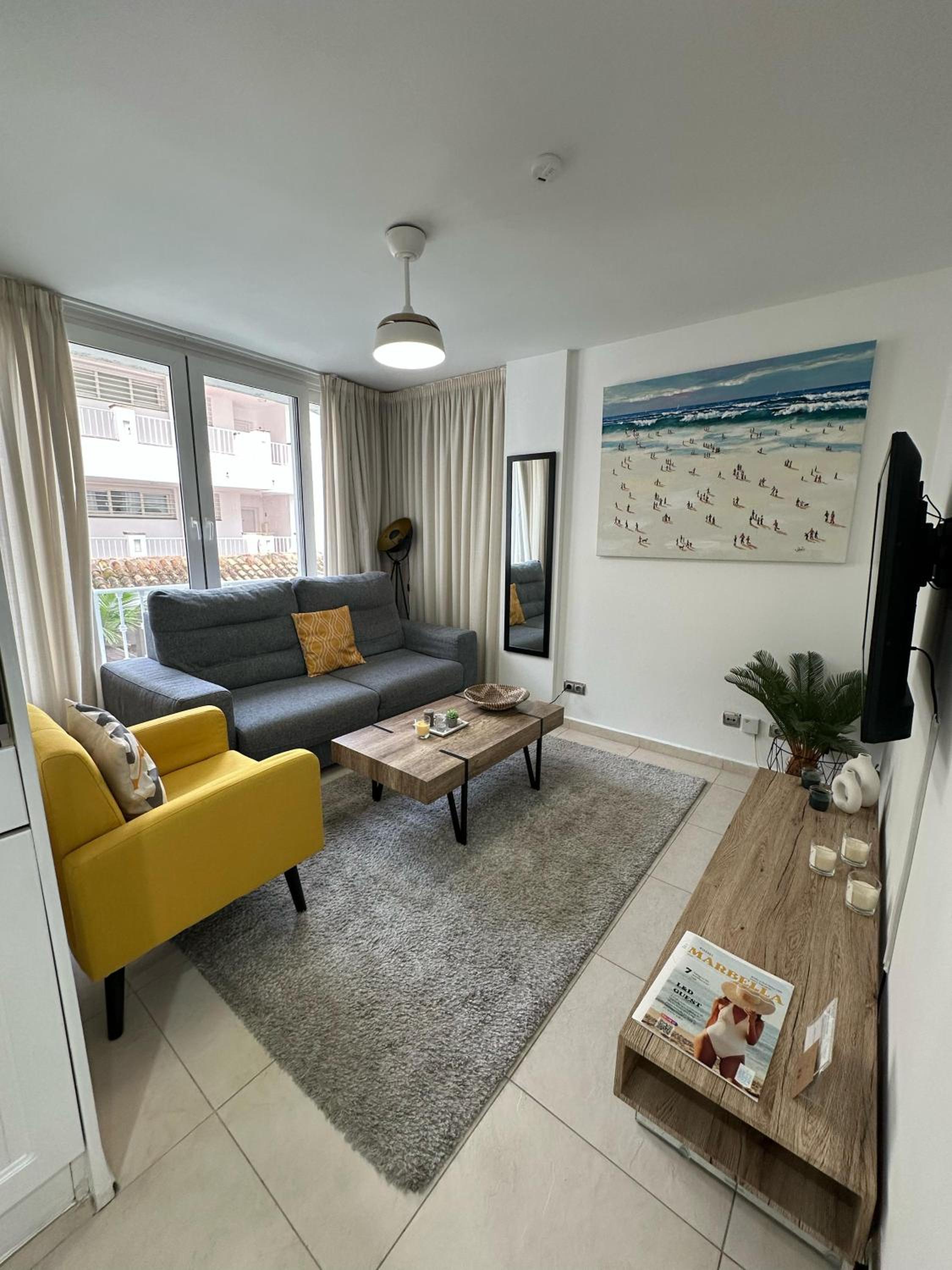 Modern 1BR Walk to Beach, Casino & Puerto Banús