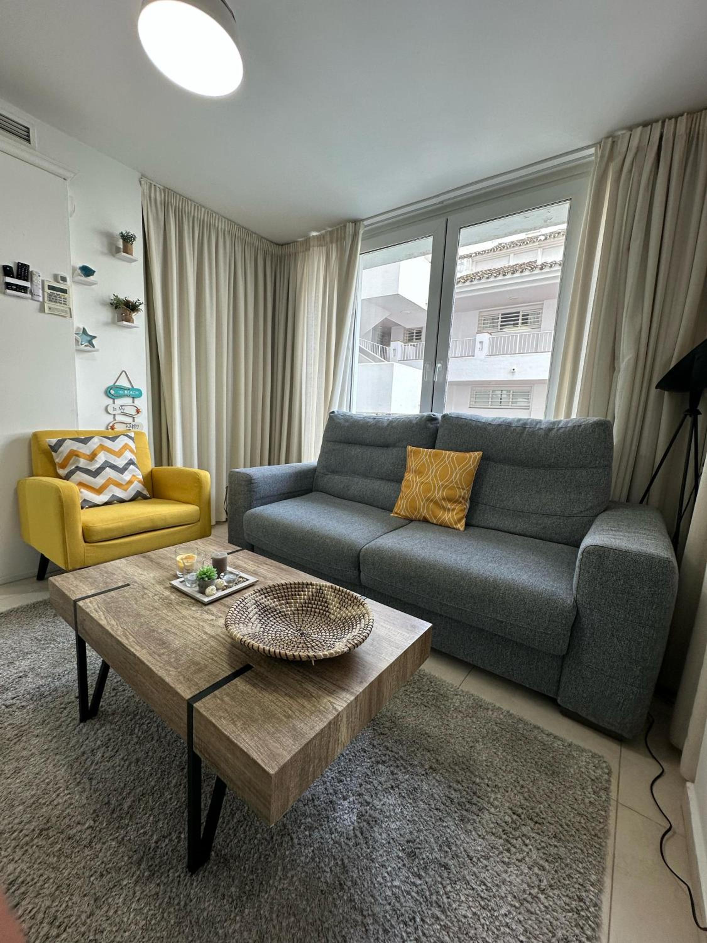 Modern 1BR Walk to Beach, Casino & Puerto Banús