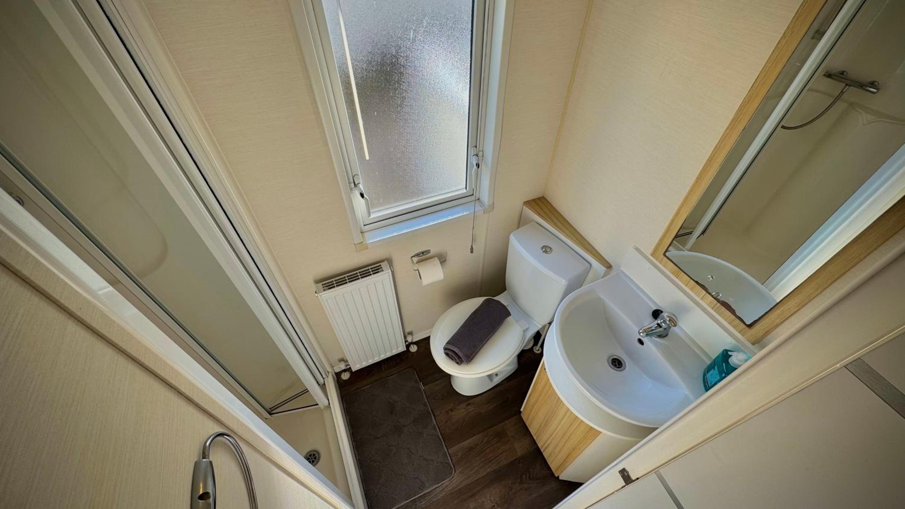 Marton Mere - 3 Bedroom Caravan- by Holiday Homes