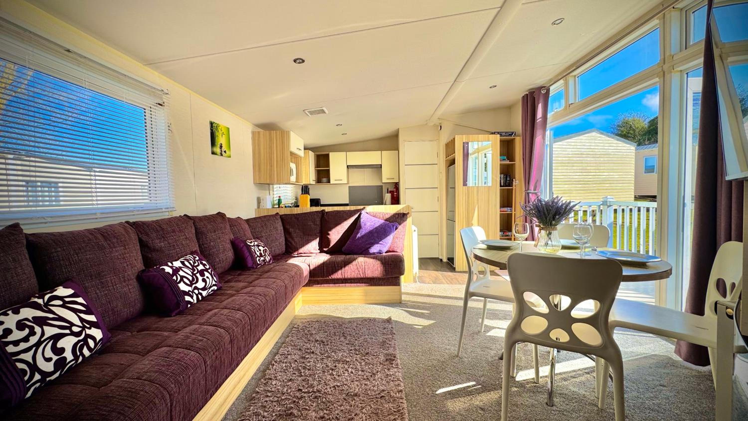 Marton Mere - 3 Bedroom Caravan- by Holiday Homes