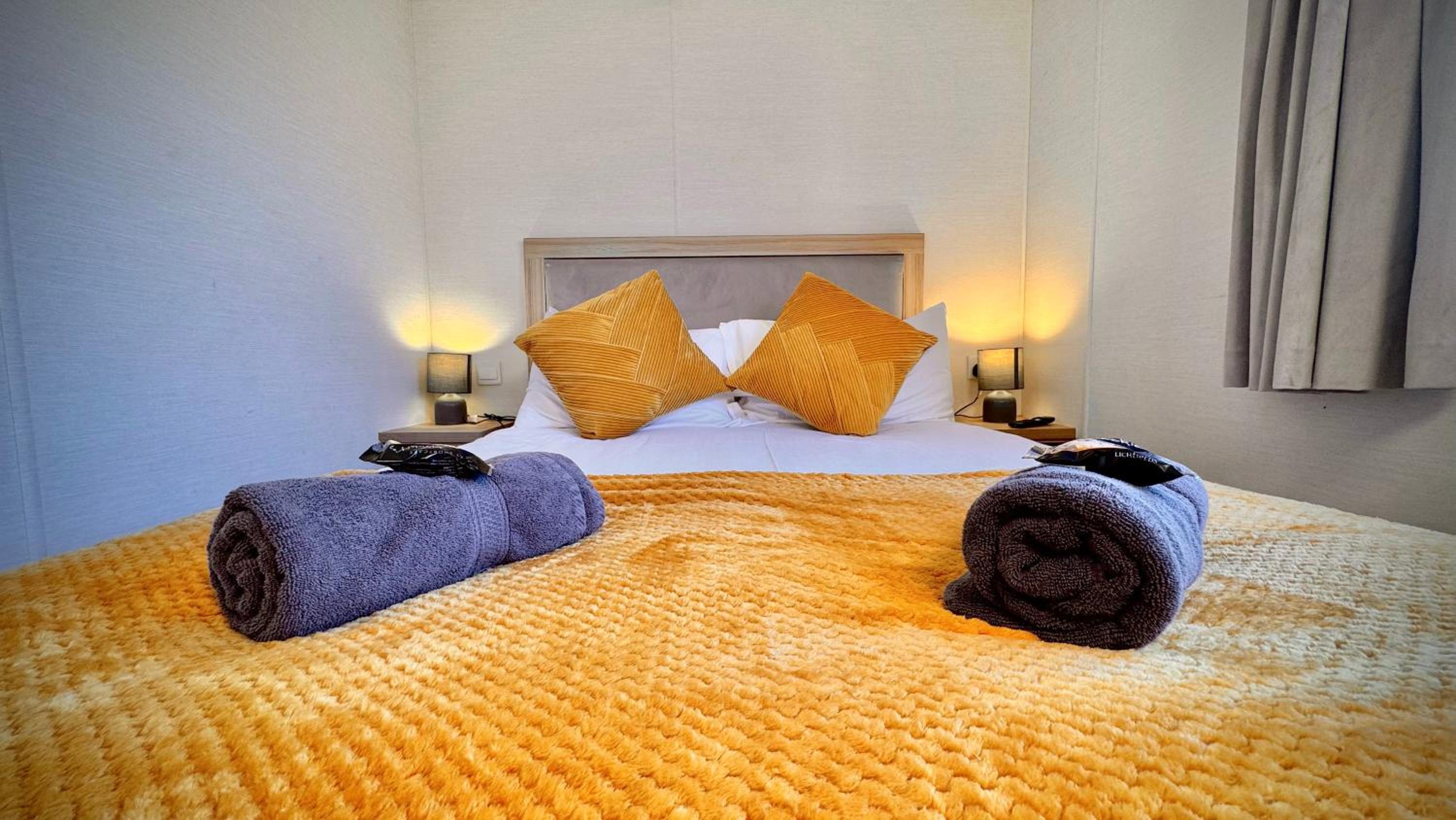 Marton Mere - 3 Bedroom Caravan- by Holiday Homes