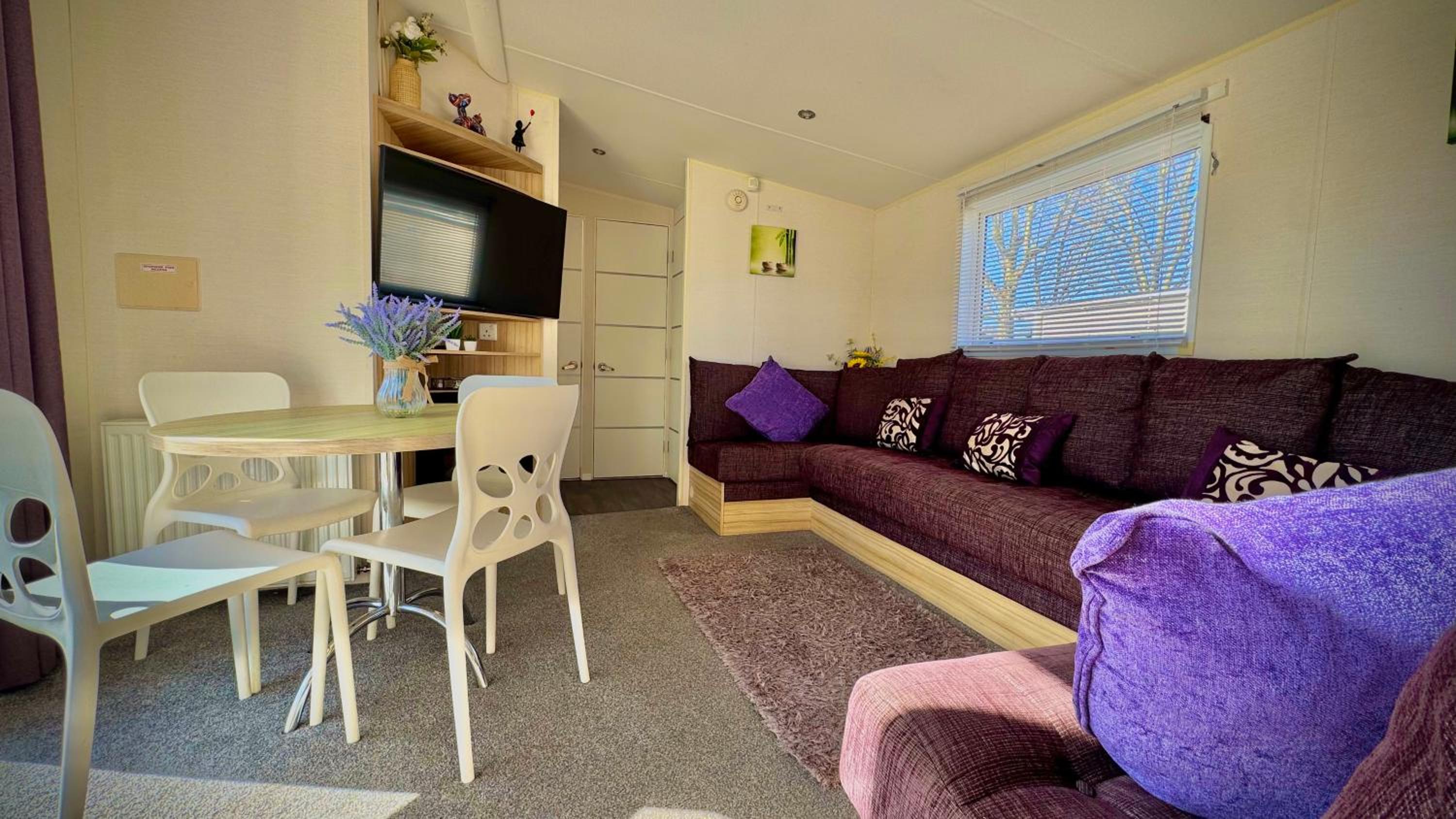Marton Mere - 3 Bedroom Caravan- by Holiday Homes