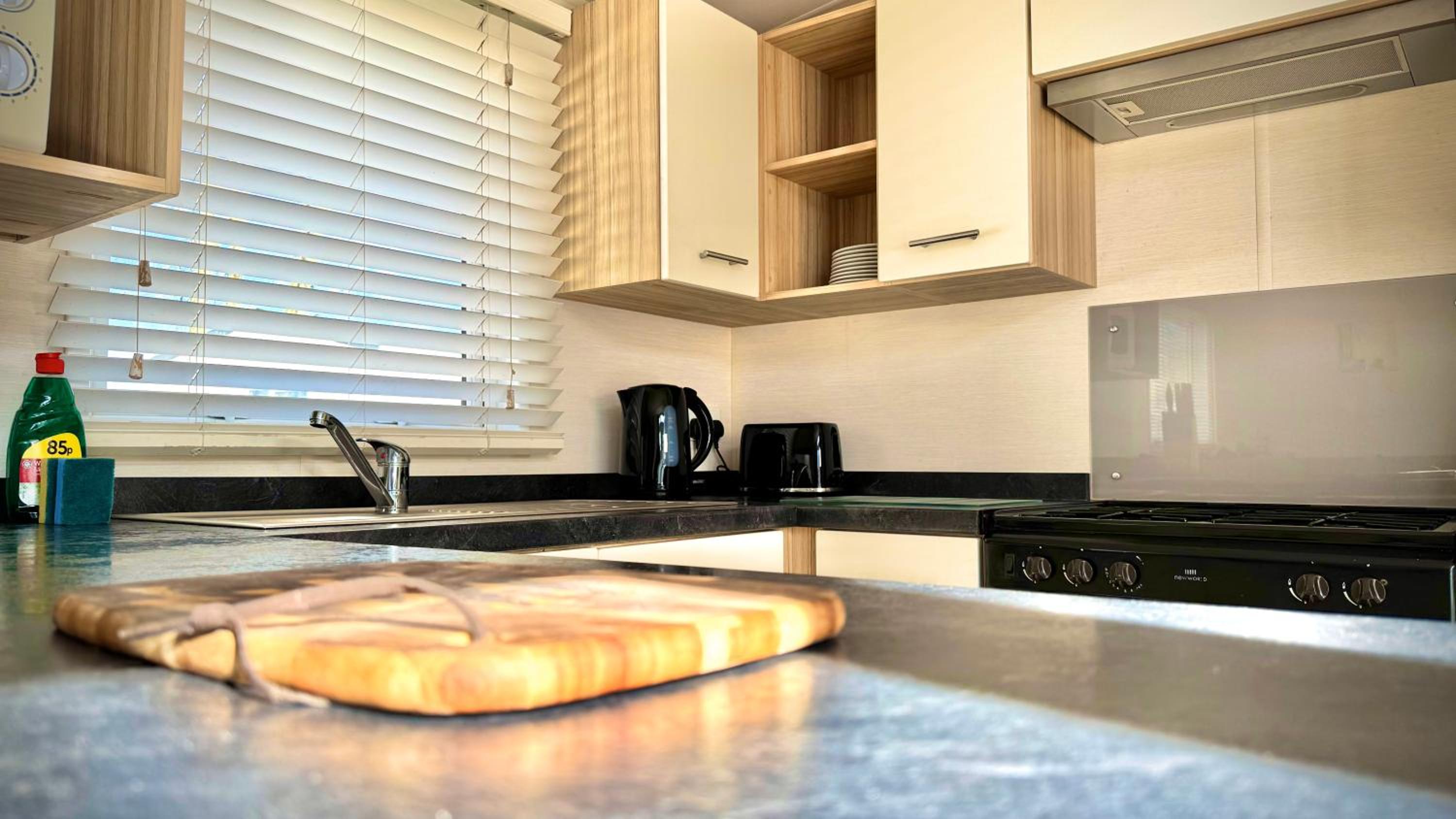 Marton Mere - 3 Bedroom Caravan- by Holiday Homes