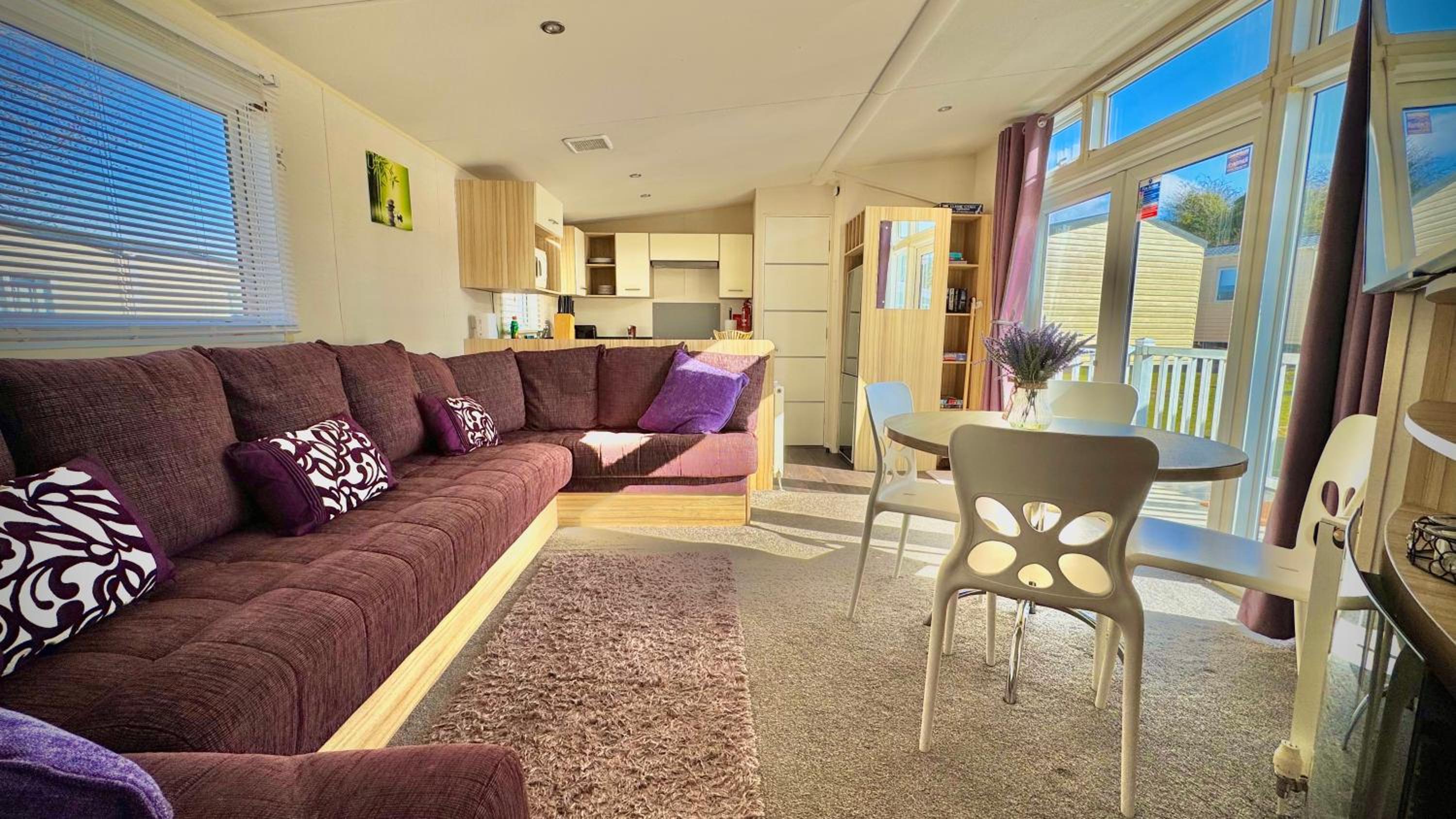 Marton Mere - 3 Bedroom Caravan- by Holiday Homes