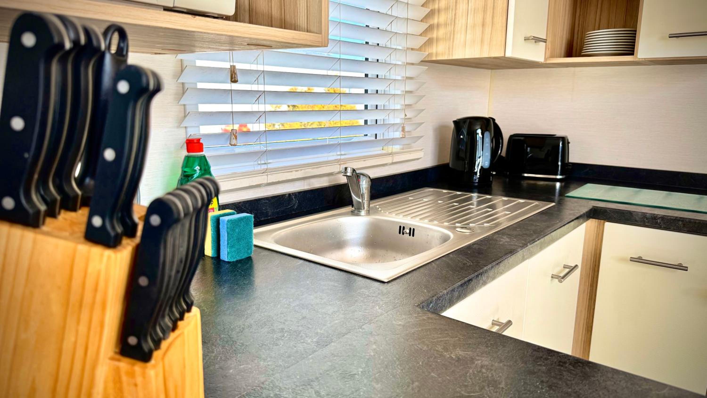 Marton Mere - 3 Bedroom Caravan- by Holiday Homes