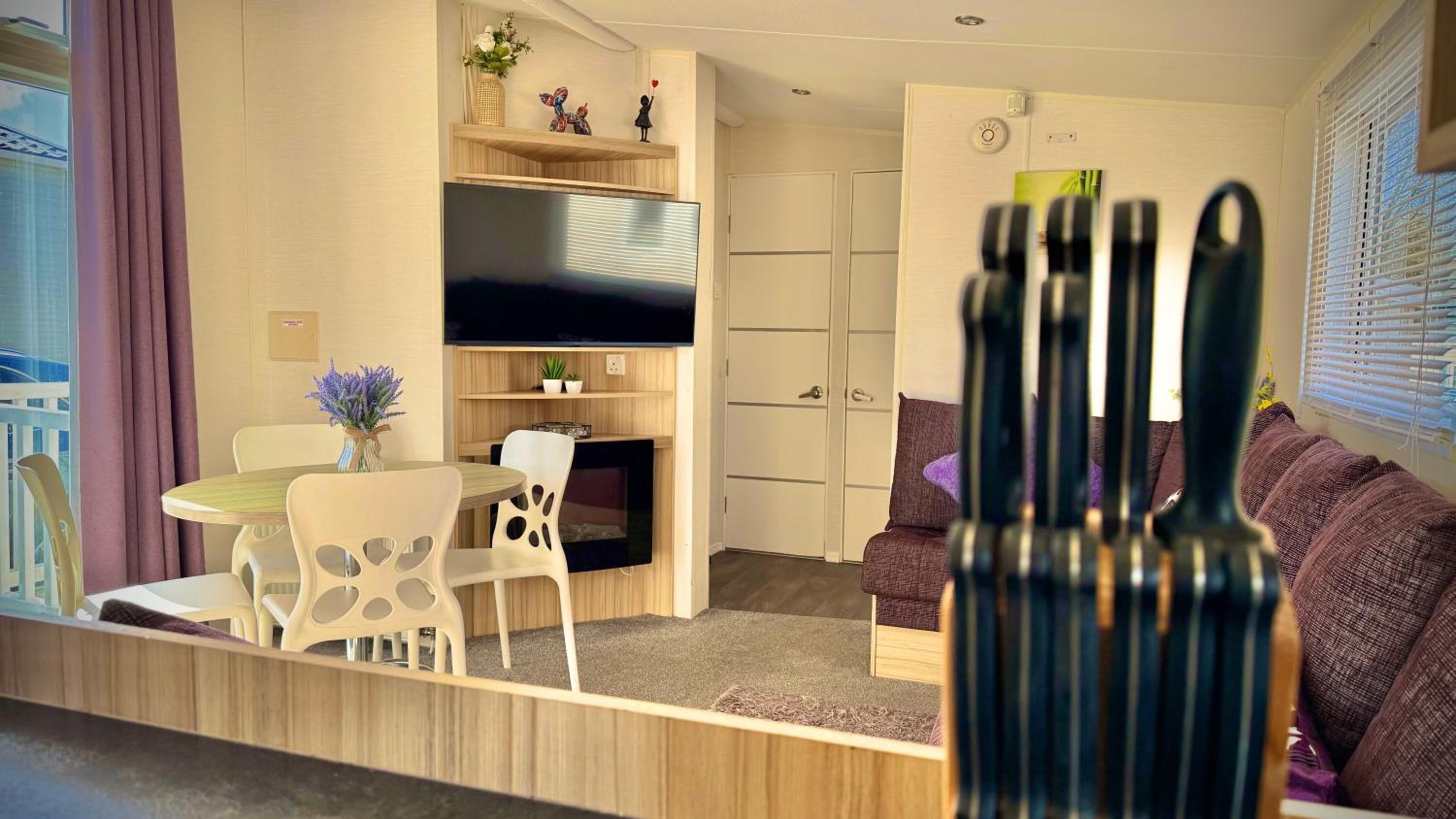 Marton Mere - 3 Bedroom Caravan- by Holiday Homes