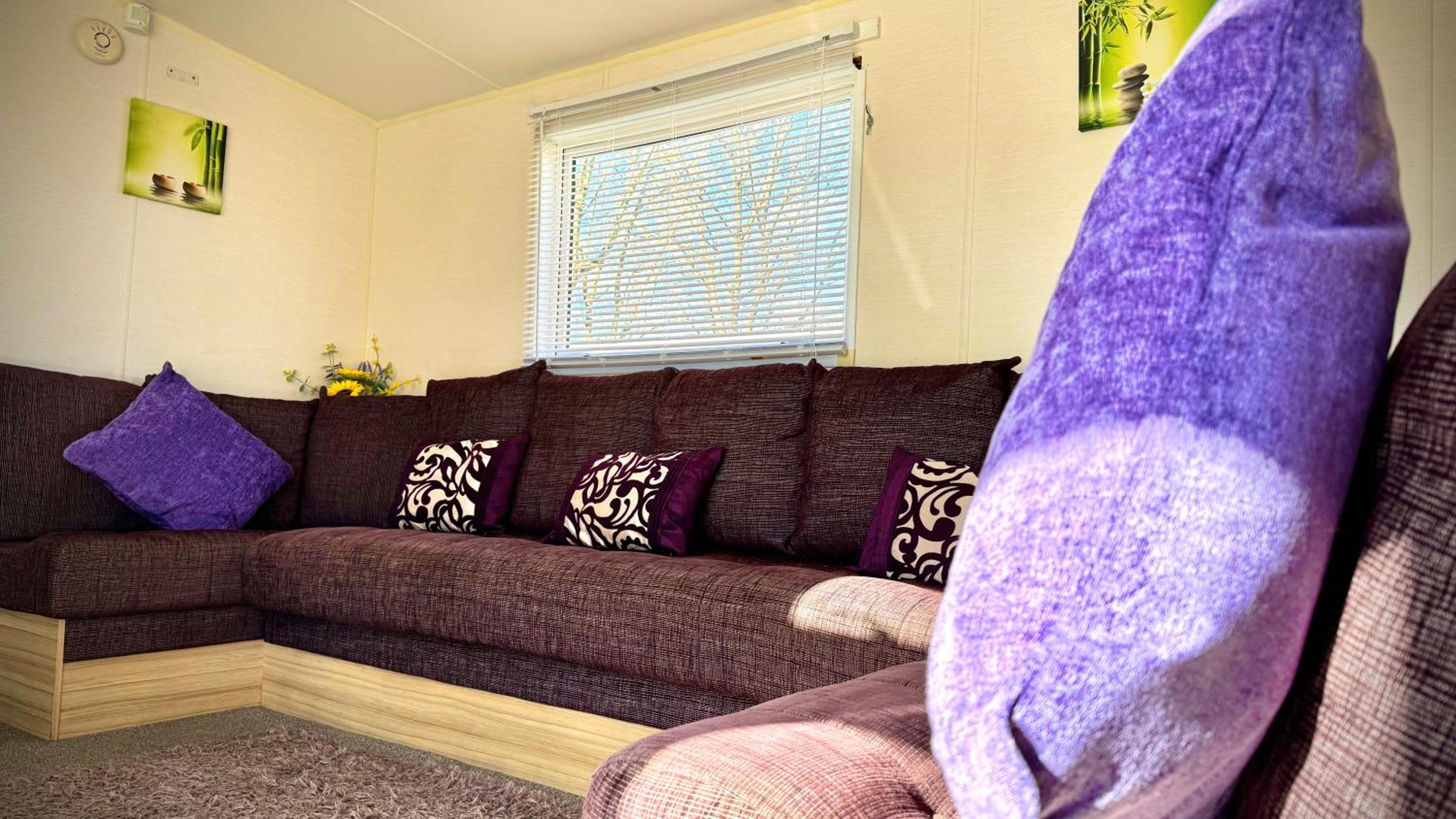 Marton Mere - 3 Bedroom Caravan- by Holiday Homes