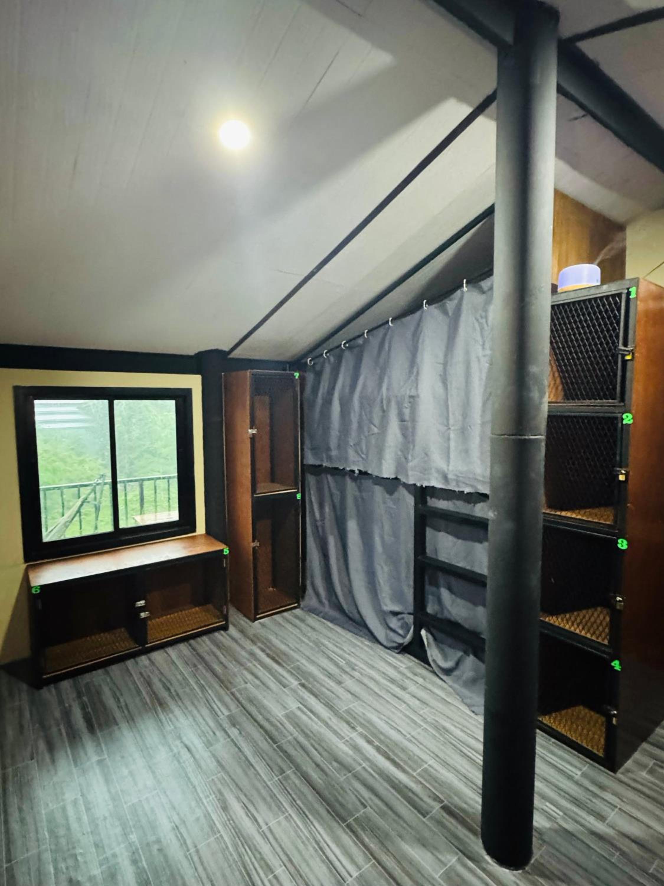 The 10 Club Hostel