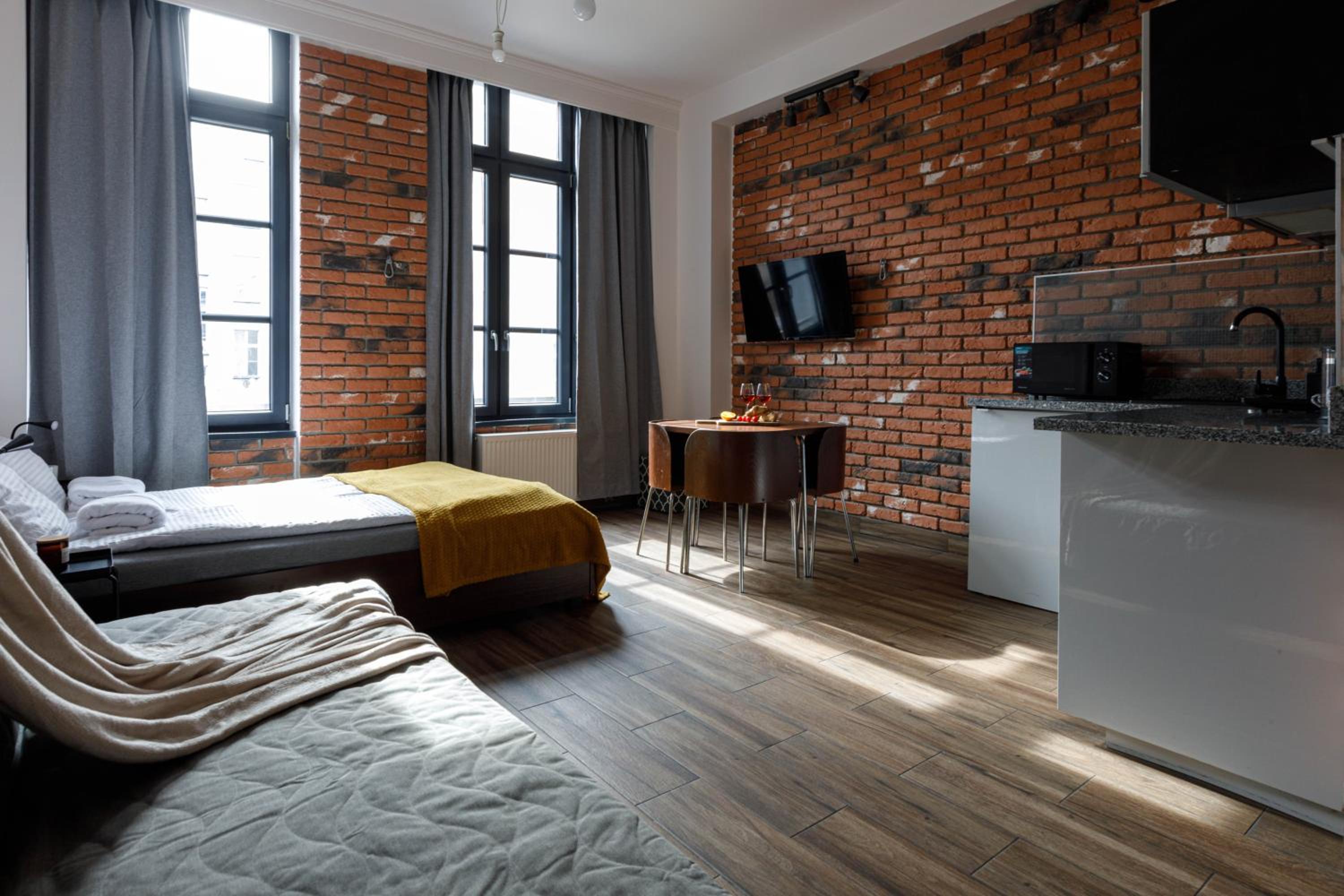 Urban Chic - Main Rail Station - Stylish Studio - K28