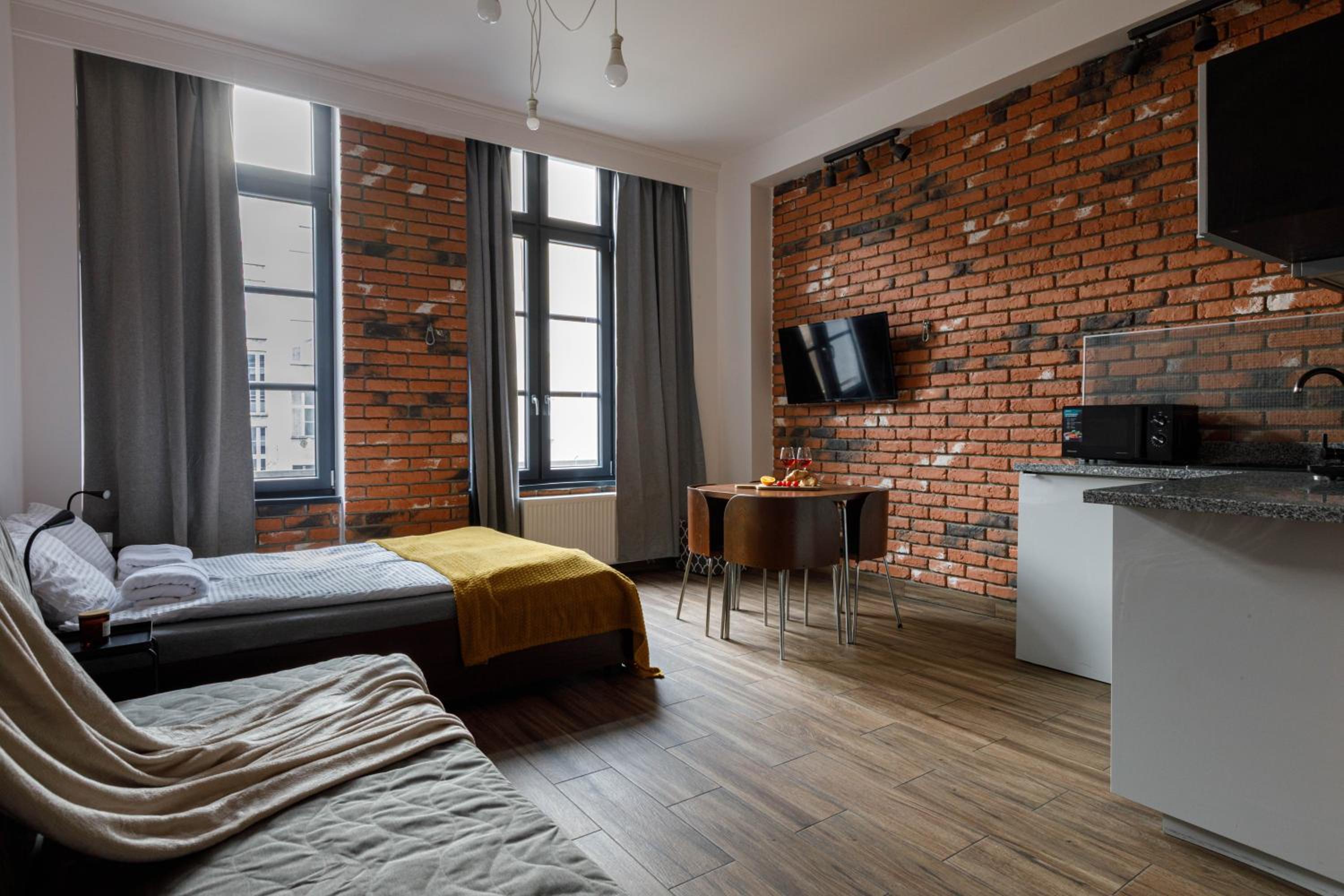 Urban Chic - Main Rail Station - Stylish Studio - K28