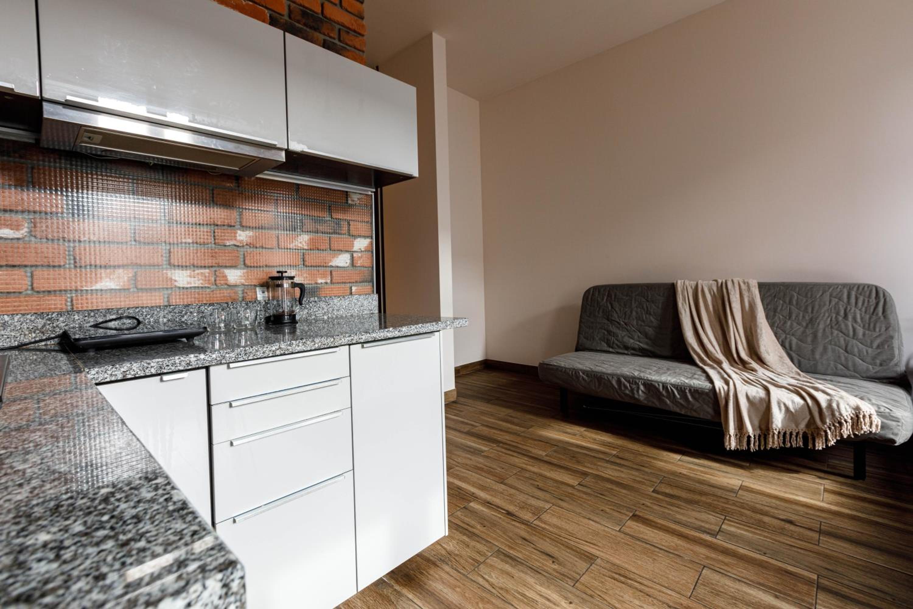 Urban Chic - Main Rail Station - Stylish Studio - K28