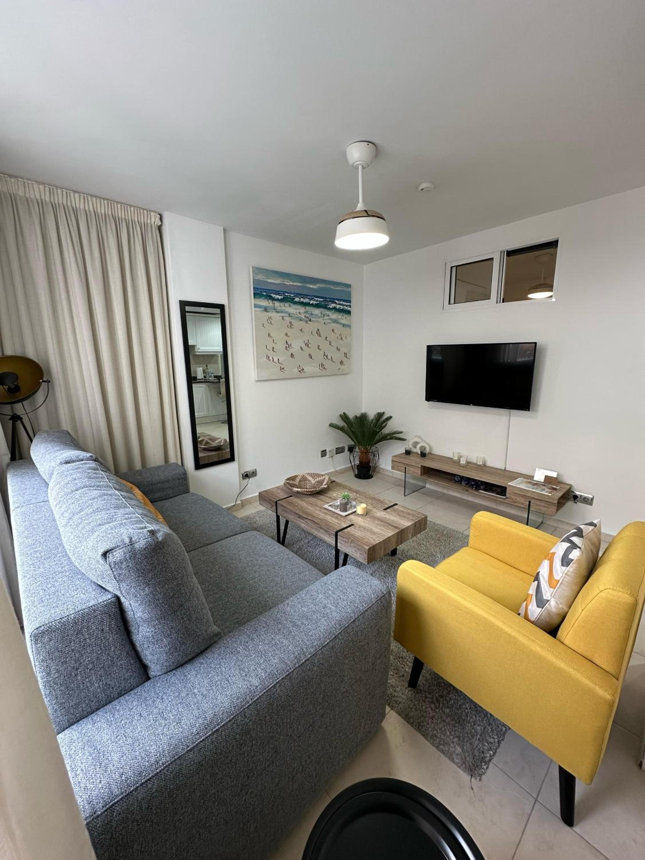 Modern 1BR Walk to Beach, Casino & Puerto Banús