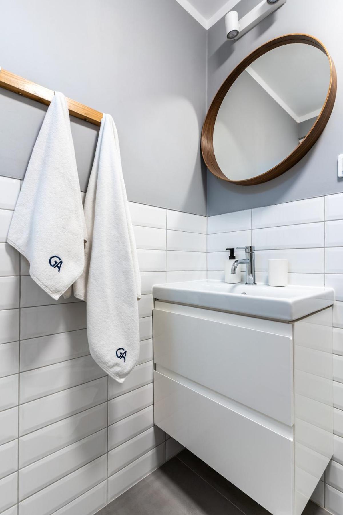 Urban Chic & Great Location & Modern Studio Apartment - #O3