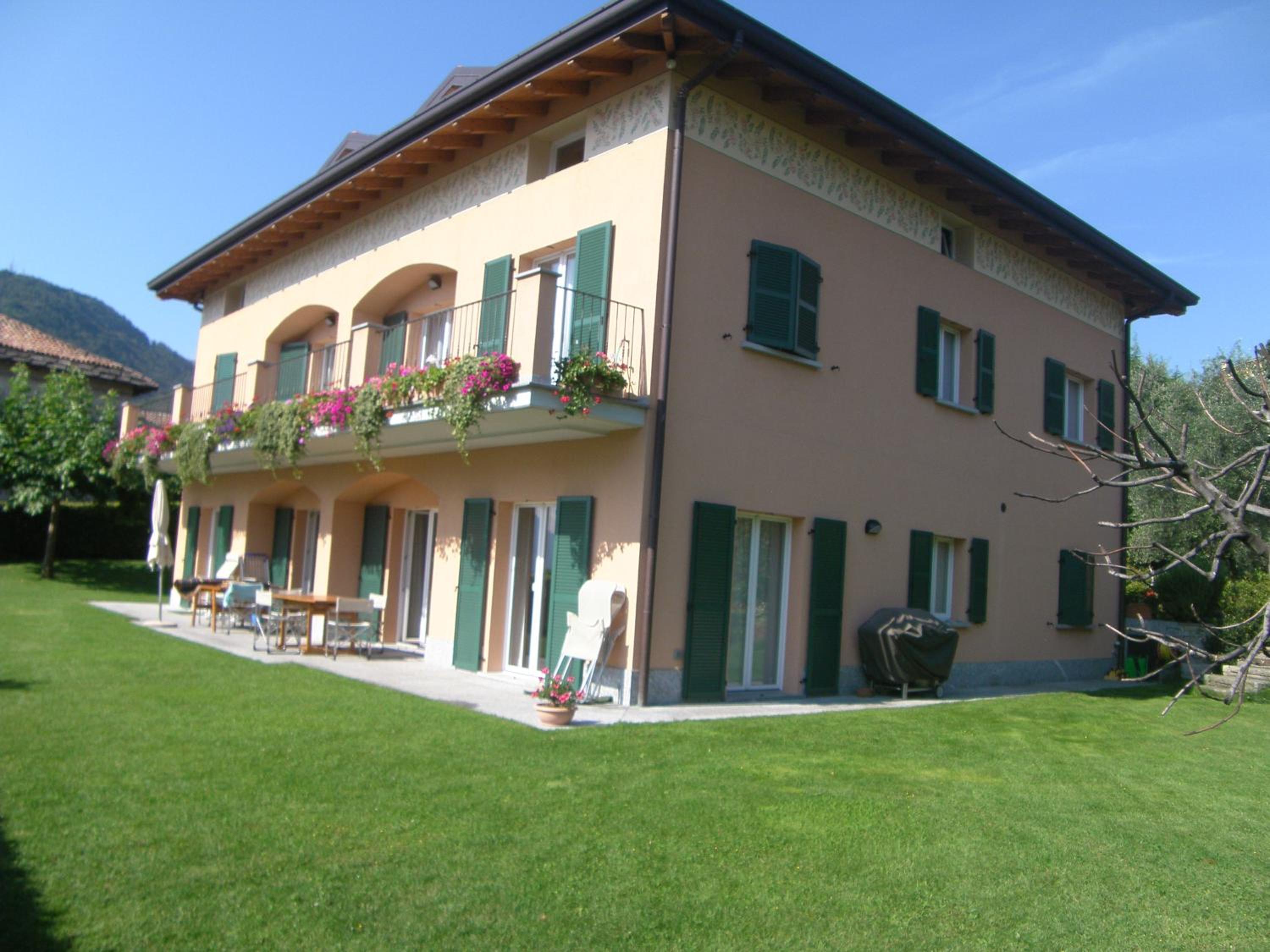 Villa dei Fiori view 3