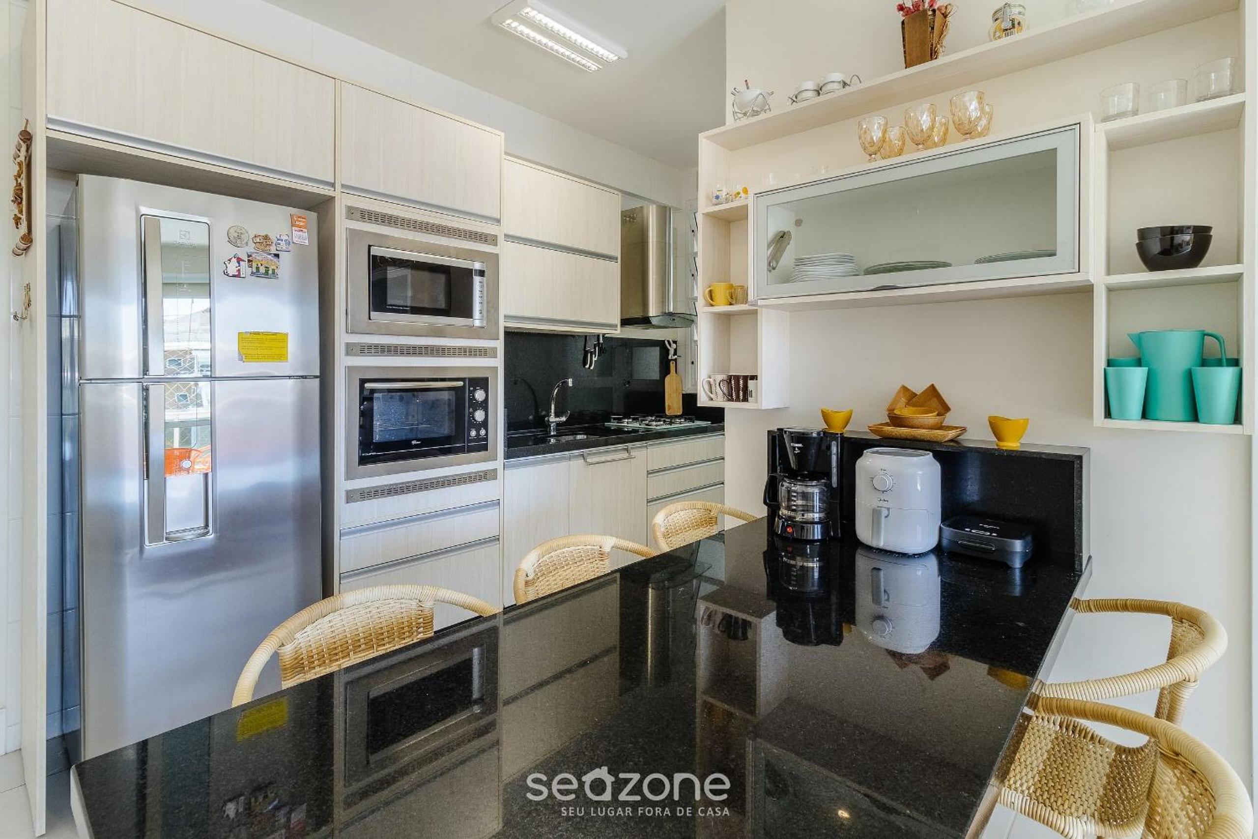 Apt w/ side sea view, seaside condominium RAP0306