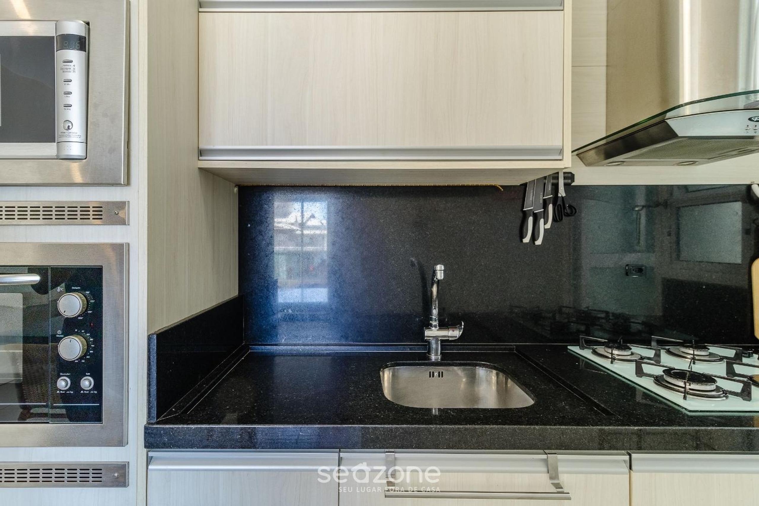 Apt w/ side sea view, seaside condominium RAP0306