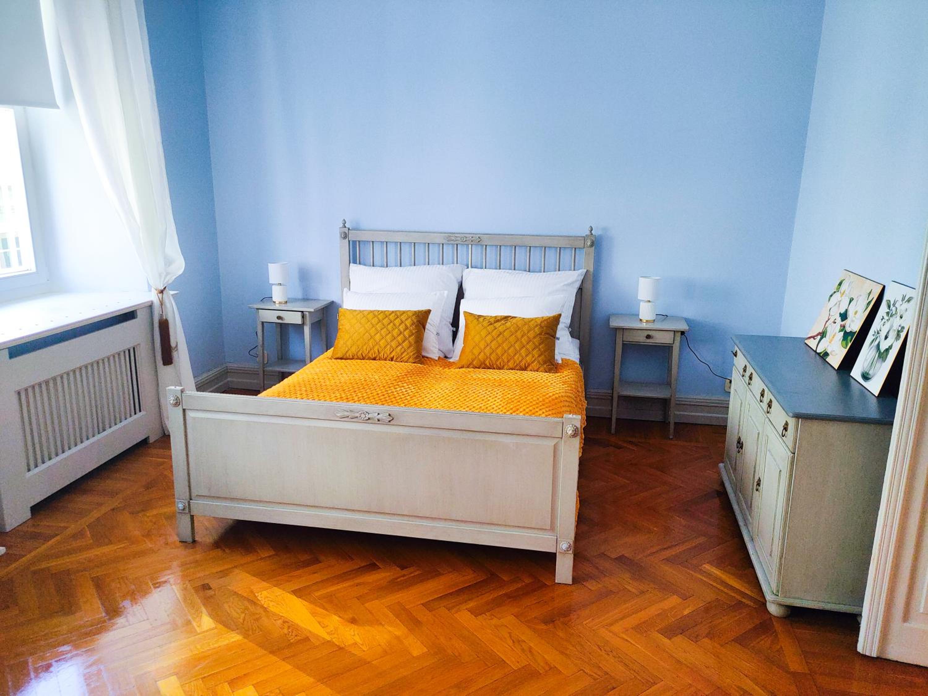 Central Apartment next to the Old Town Square by Kings City