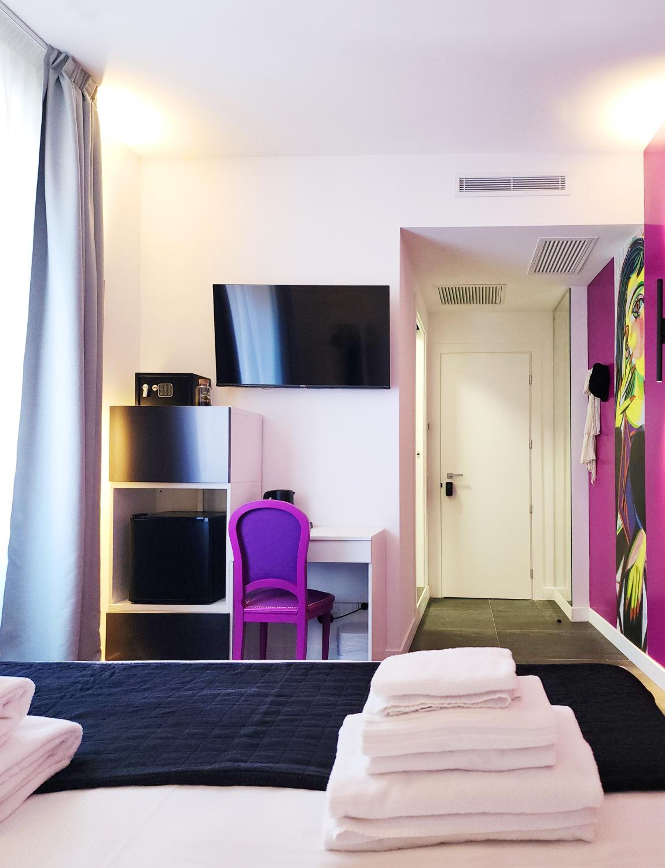 Prisma Rooms