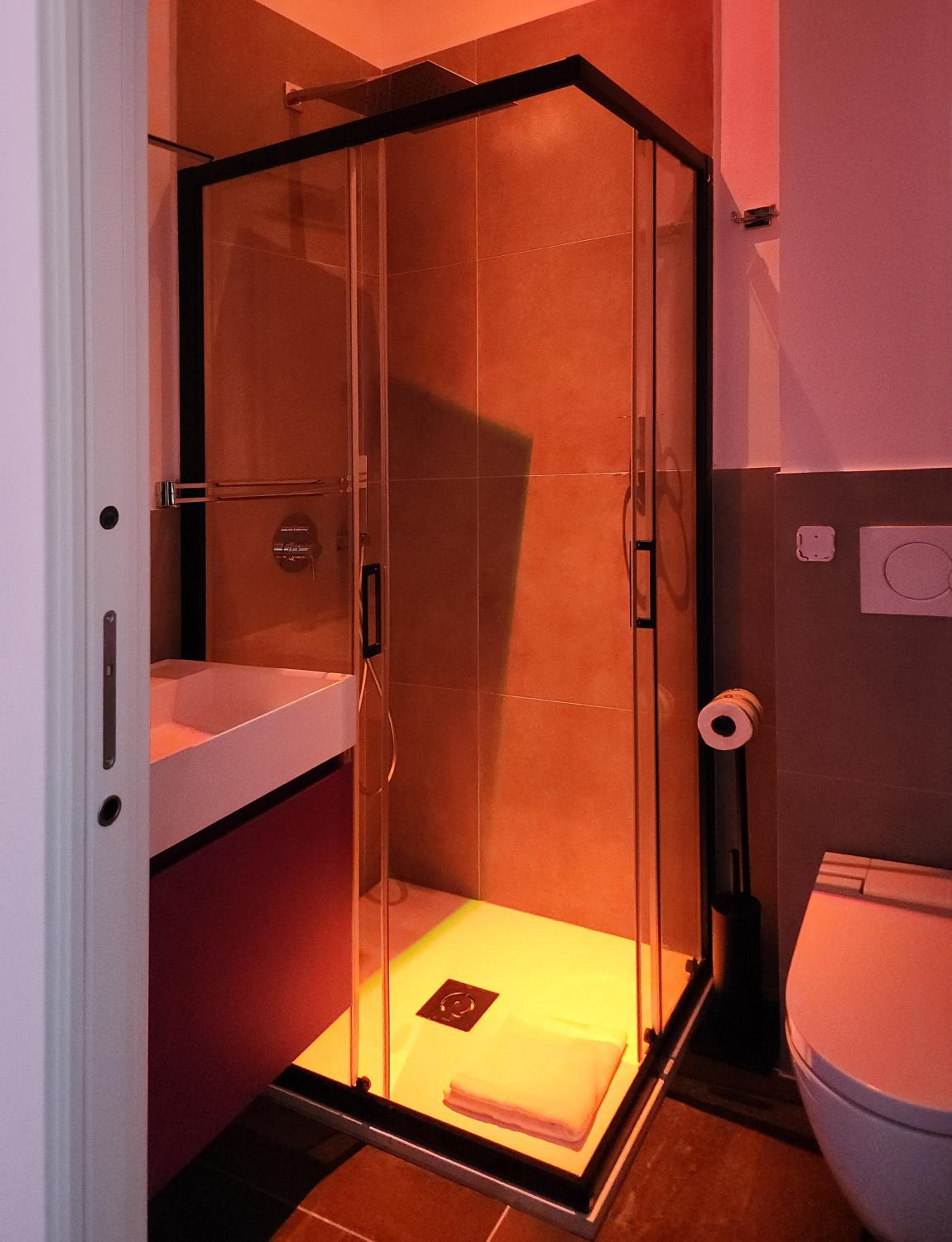 Prisma Rooms