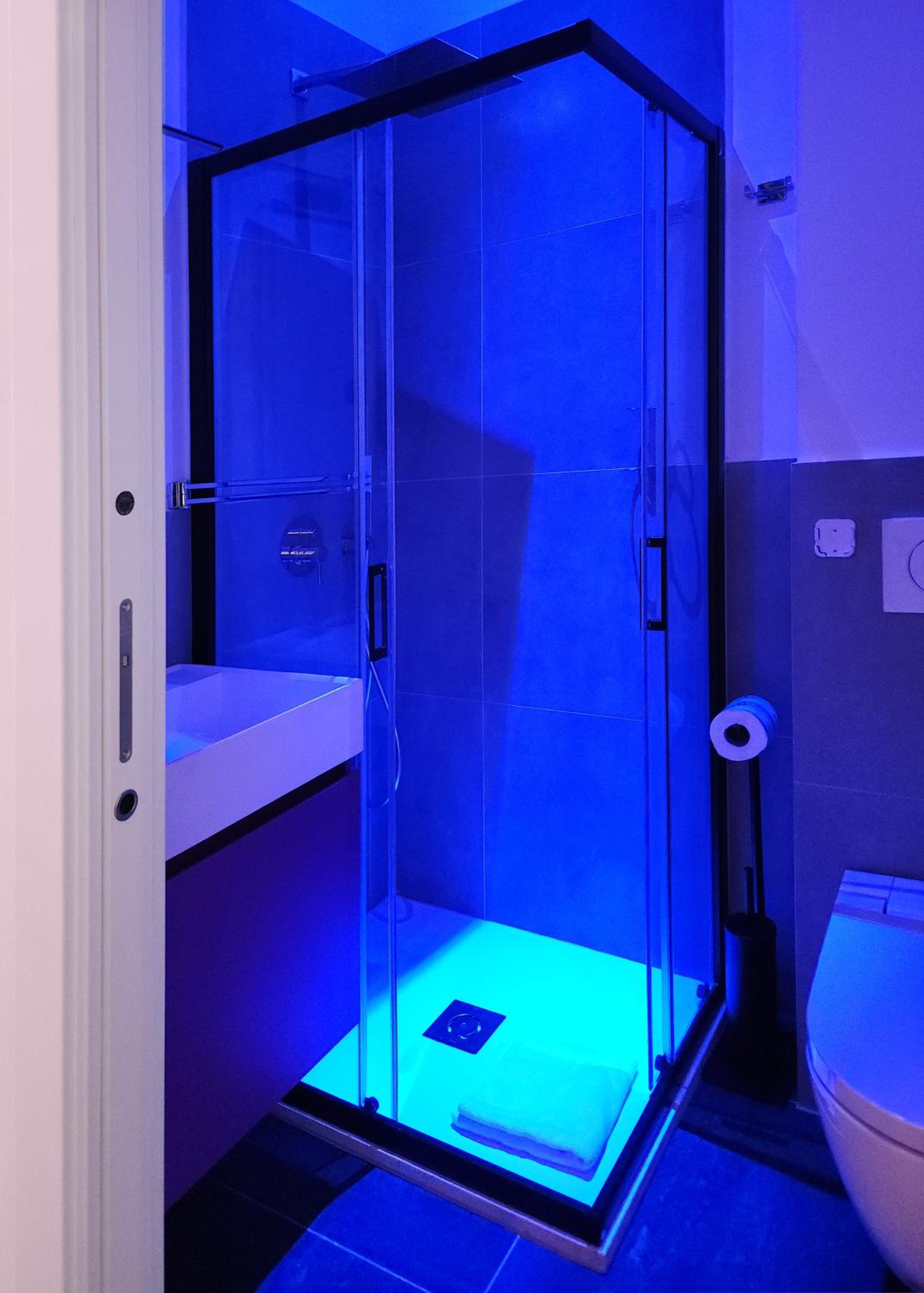 Prisma Rooms