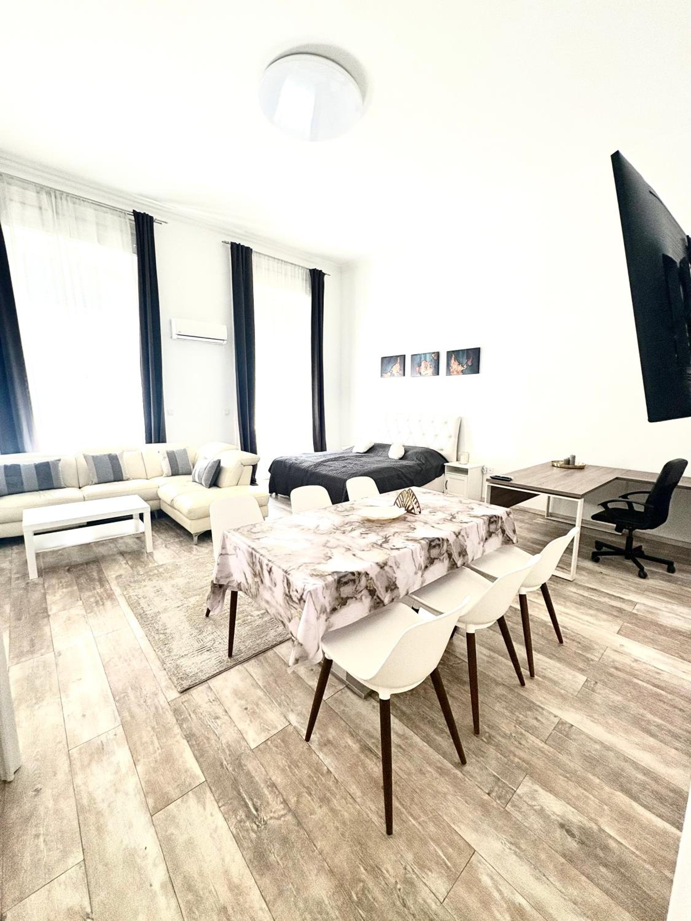 R78 Apartment