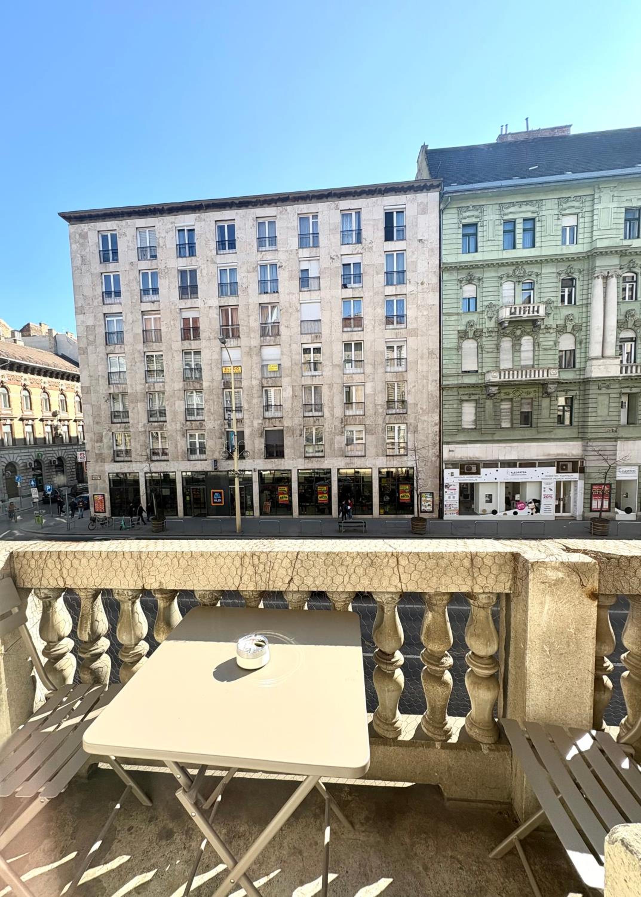R78 Apartment