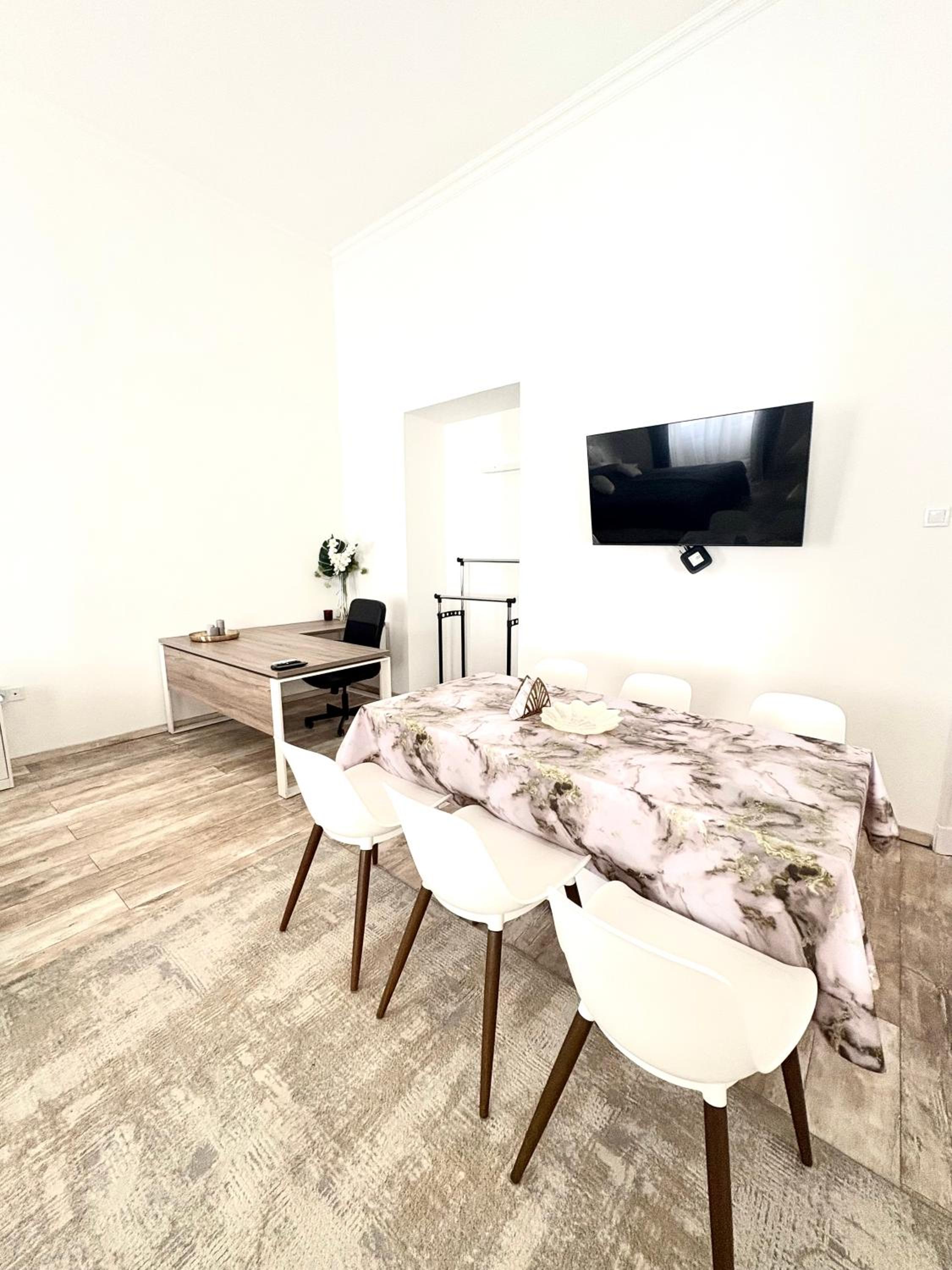 R78 Apartment