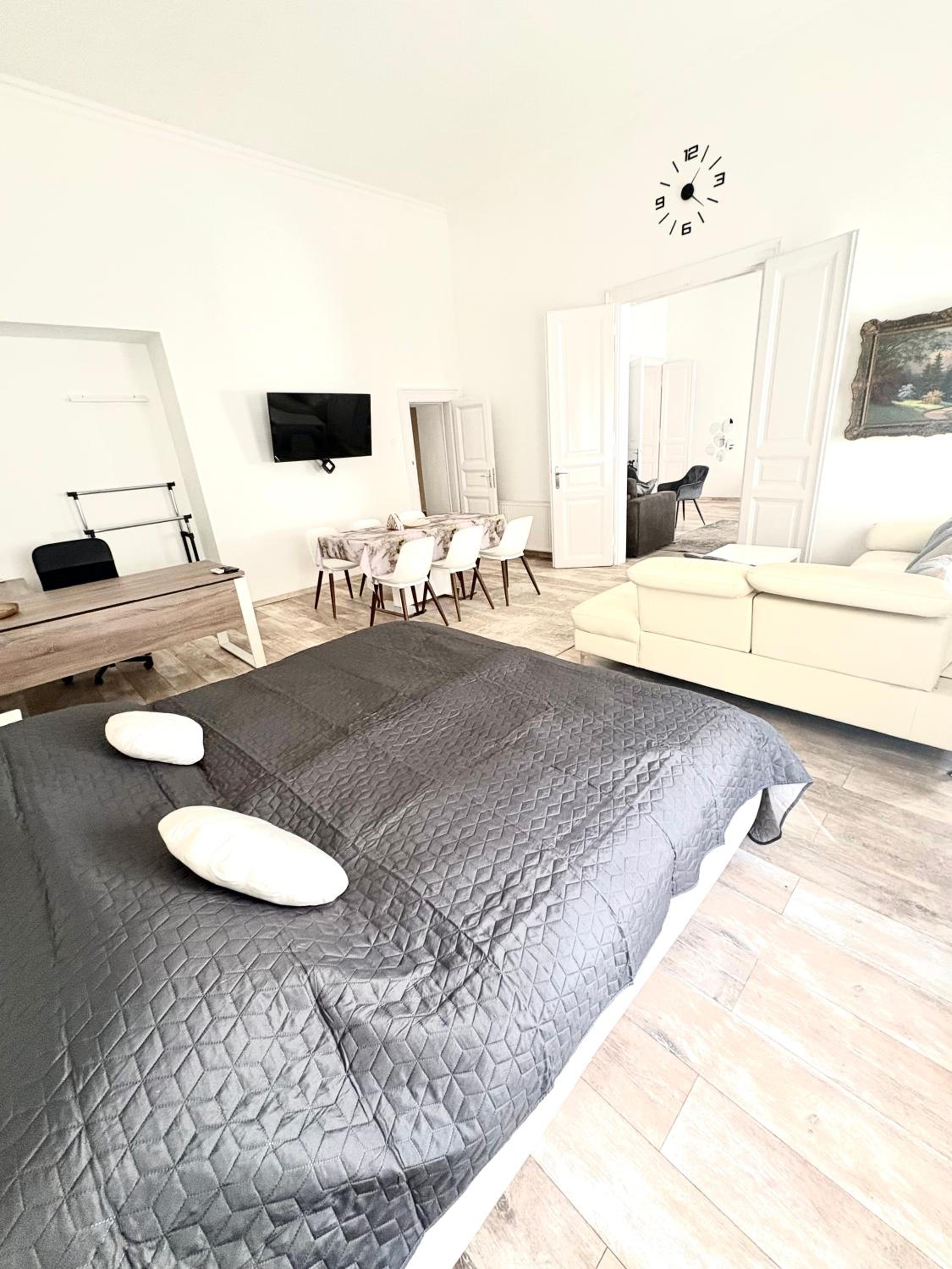 R78 Apartment