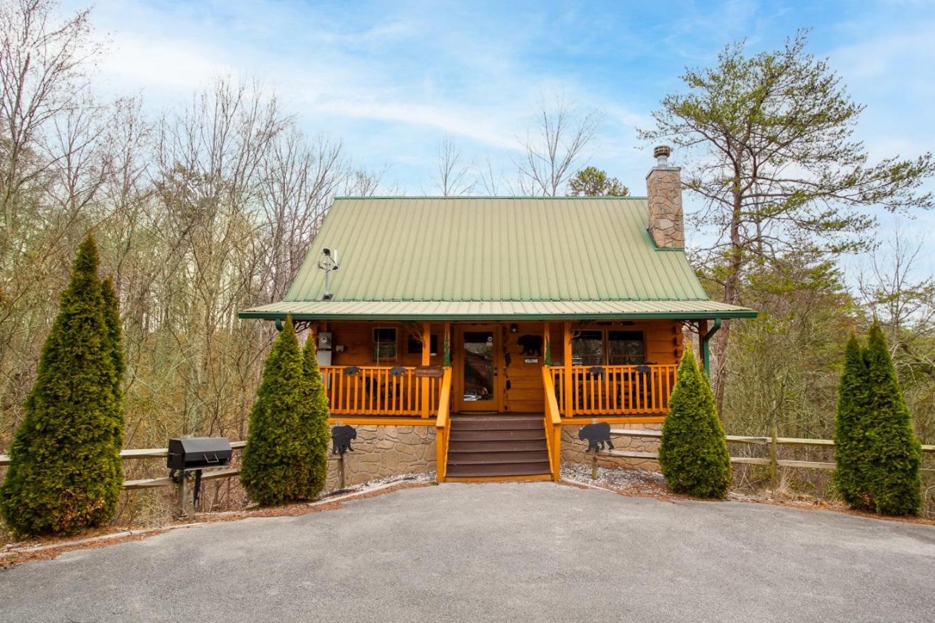 Bear Paw Hideaway Hot Tub Theater Multicade