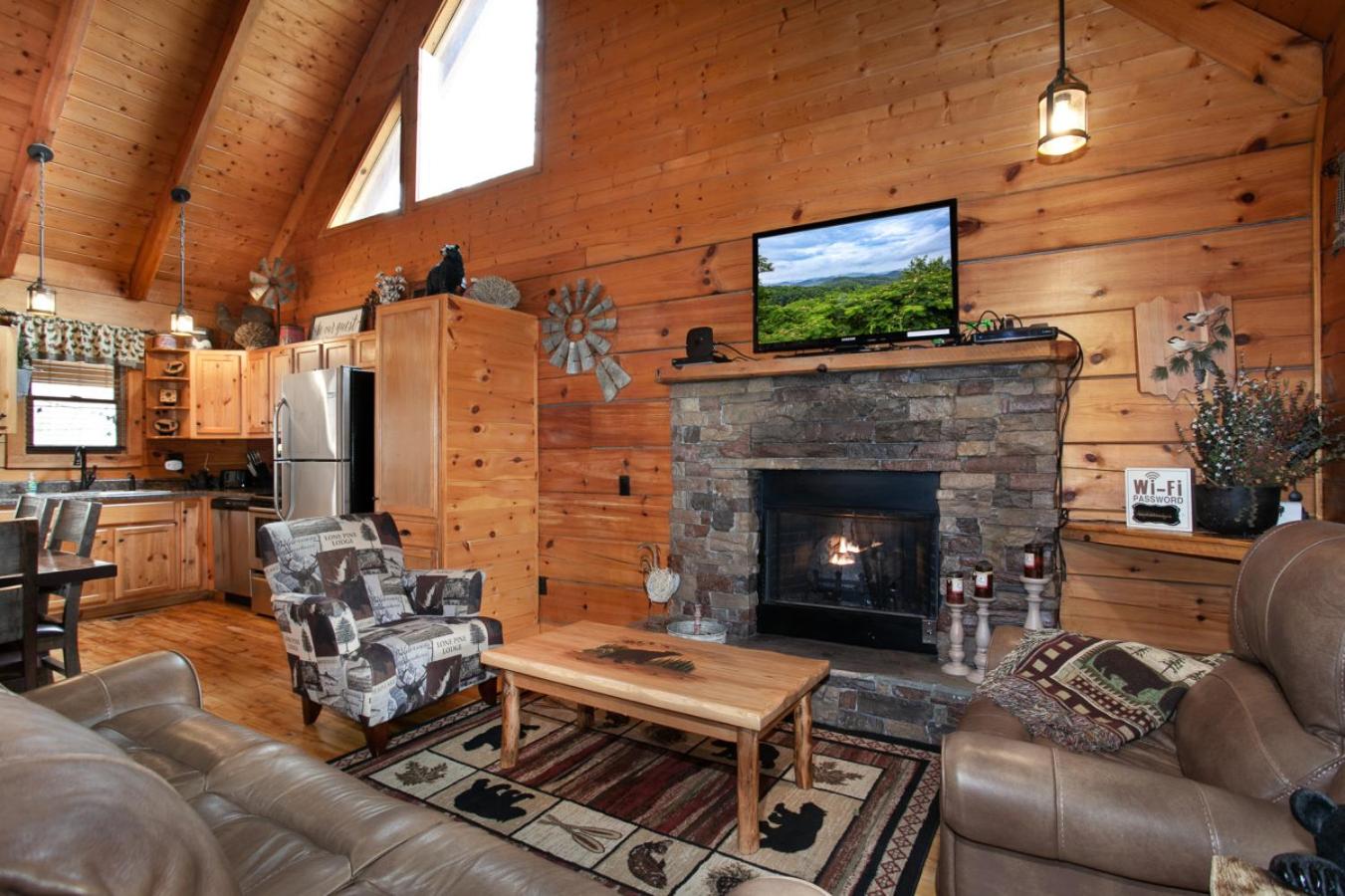 Bear Paw Hideaway Hot Tub Theater Multicade