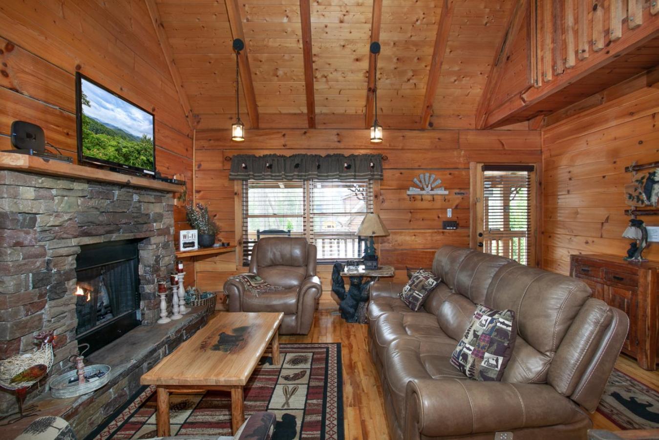 Bear Paw Hideaway Hot Tub Theater Multicade
