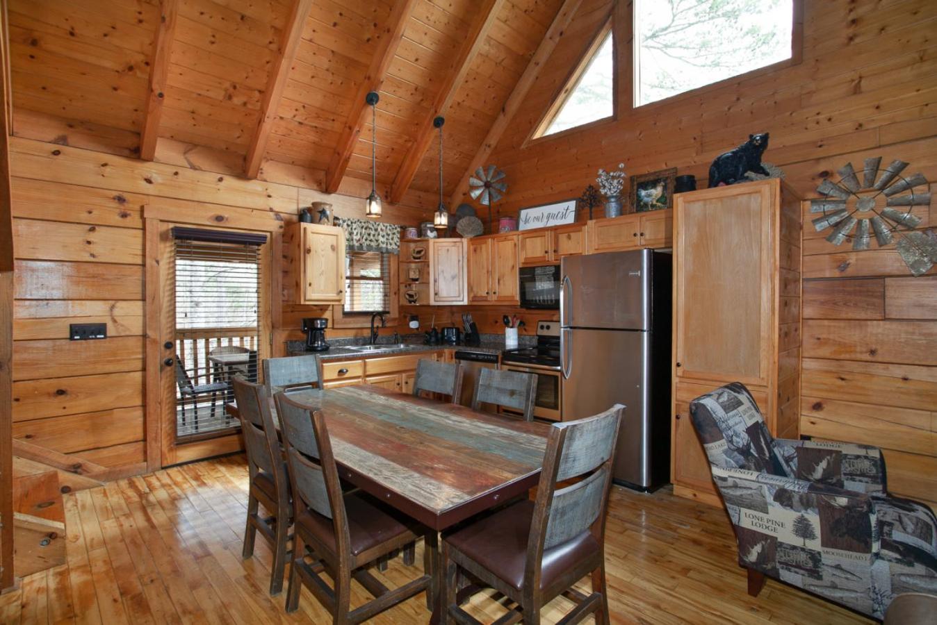 Bear Paw Hideaway Hot Tub Theater Multicade