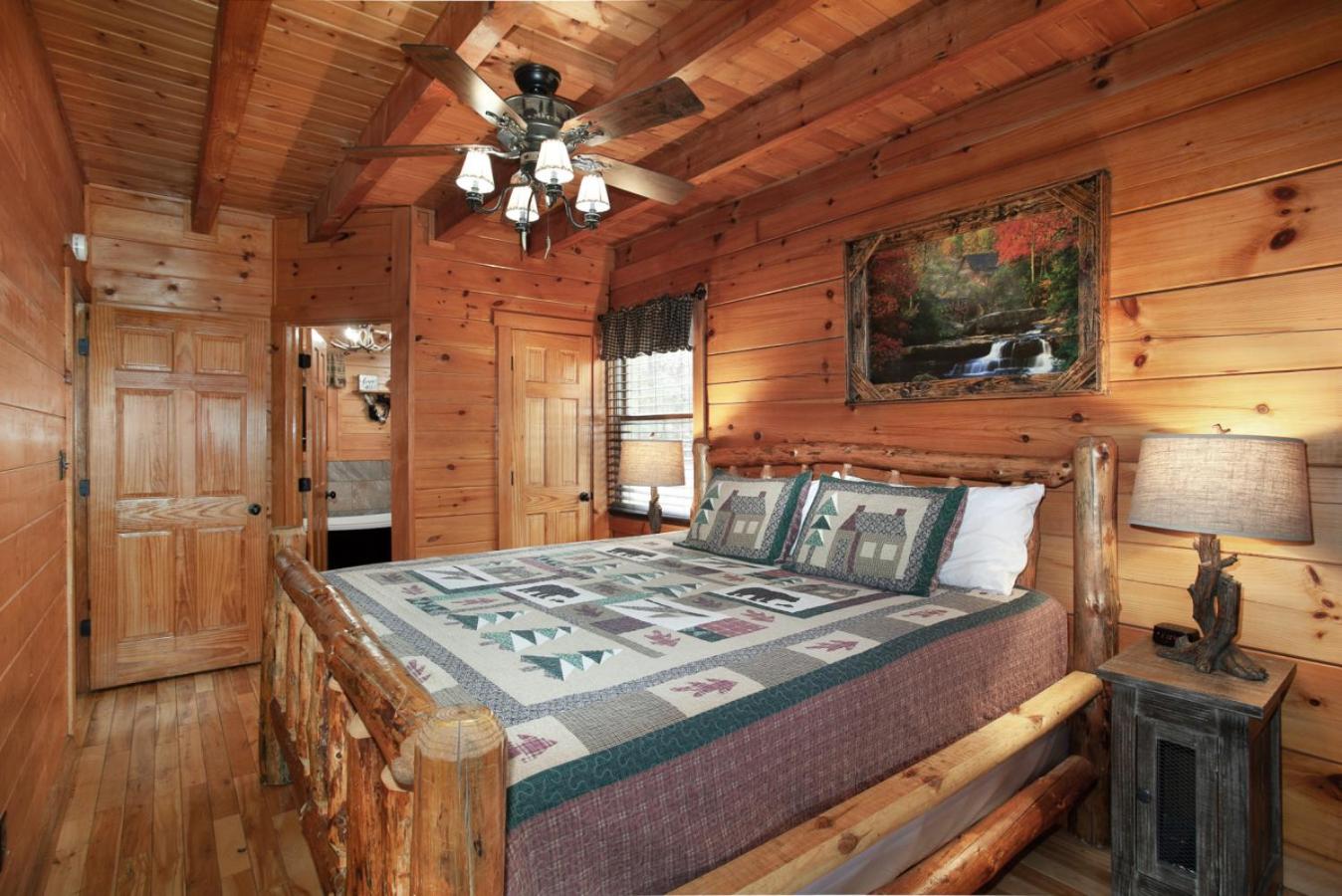 Bear Paw Hideaway Hot Tub Theater Multicade