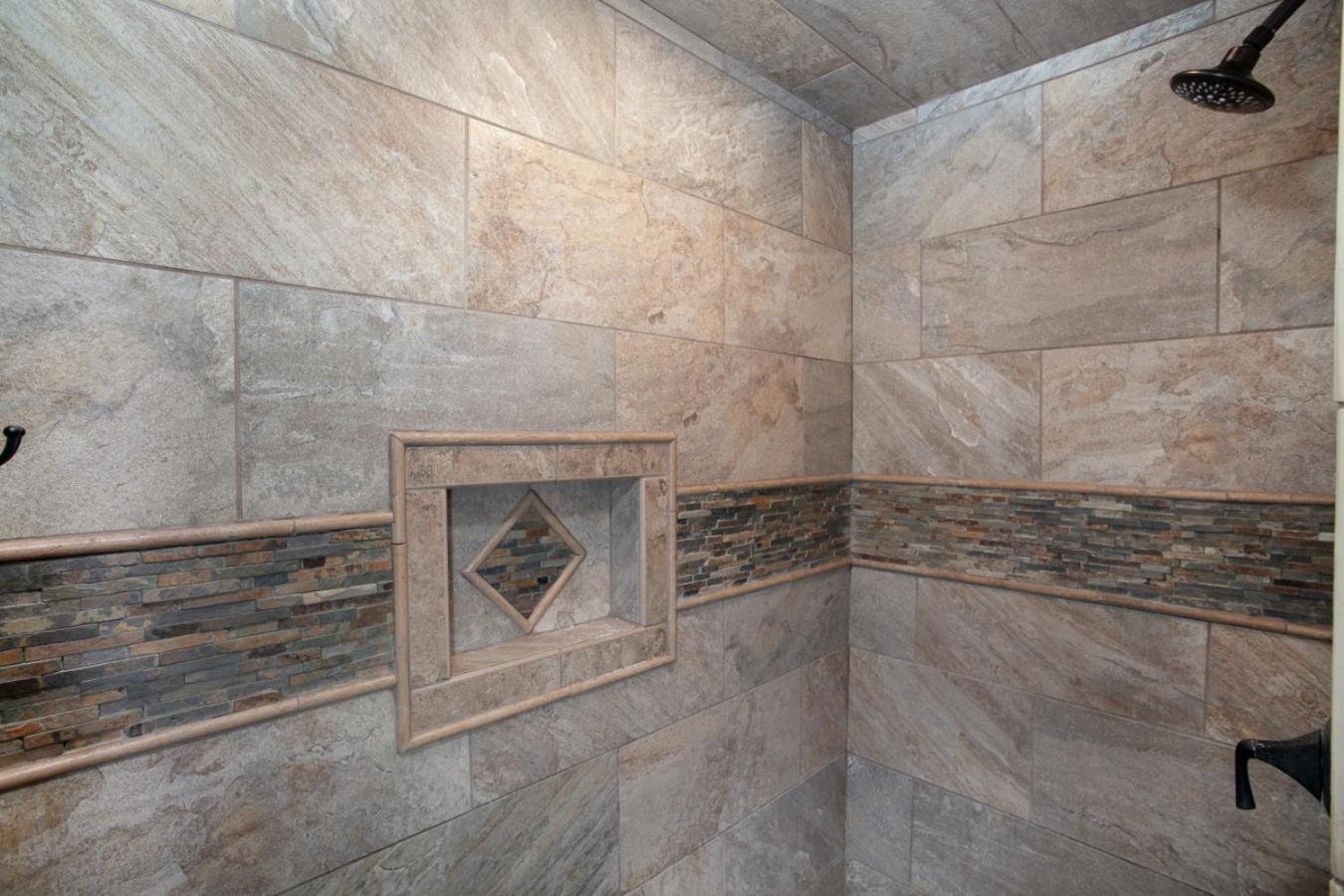 Bear Paw Hideaway Hot Tub Theater Multicade