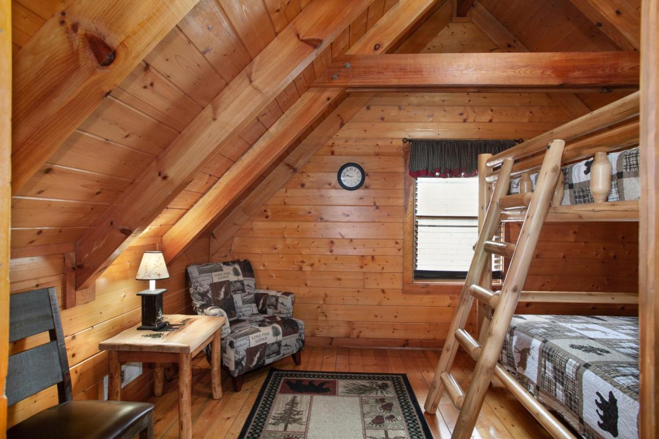 Bear Paw Hideaway Hot Tub Theater Multicade