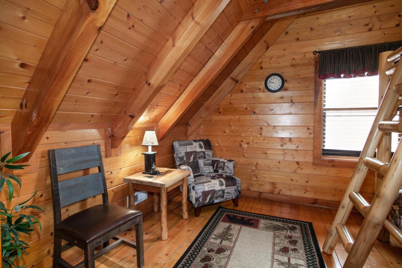 Bear Paw Hideaway Hot Tub Theater Multicade