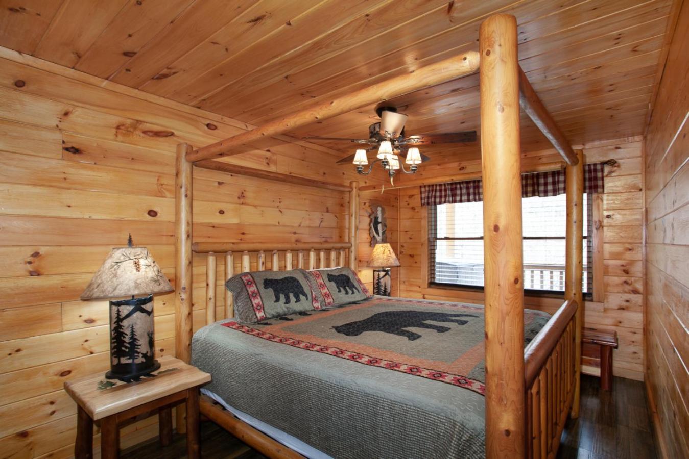 Bear Paw Hideaway Hot Tub Theater Multicade