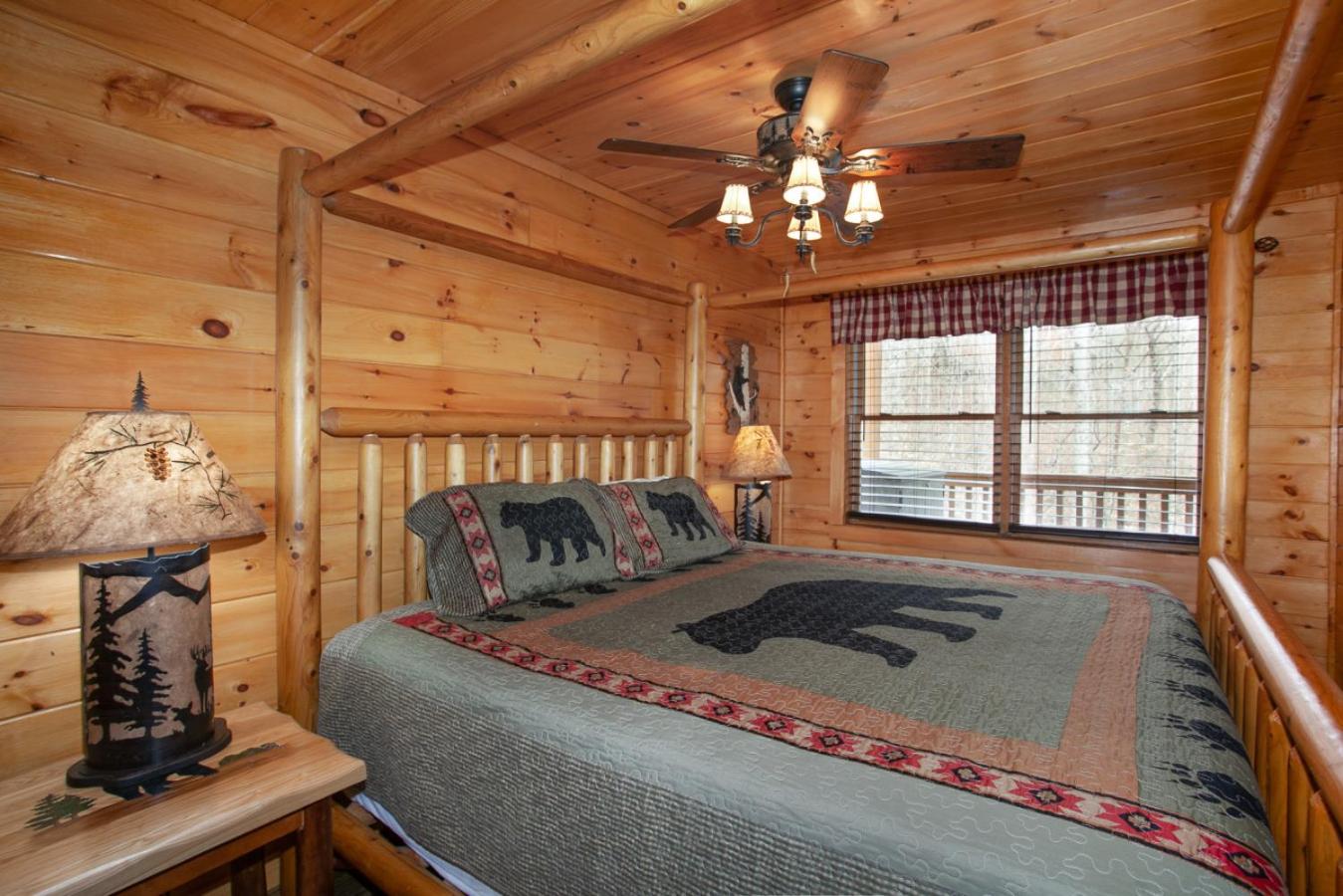 Bear Paw Hideaway Hot Tub Theater Multicade